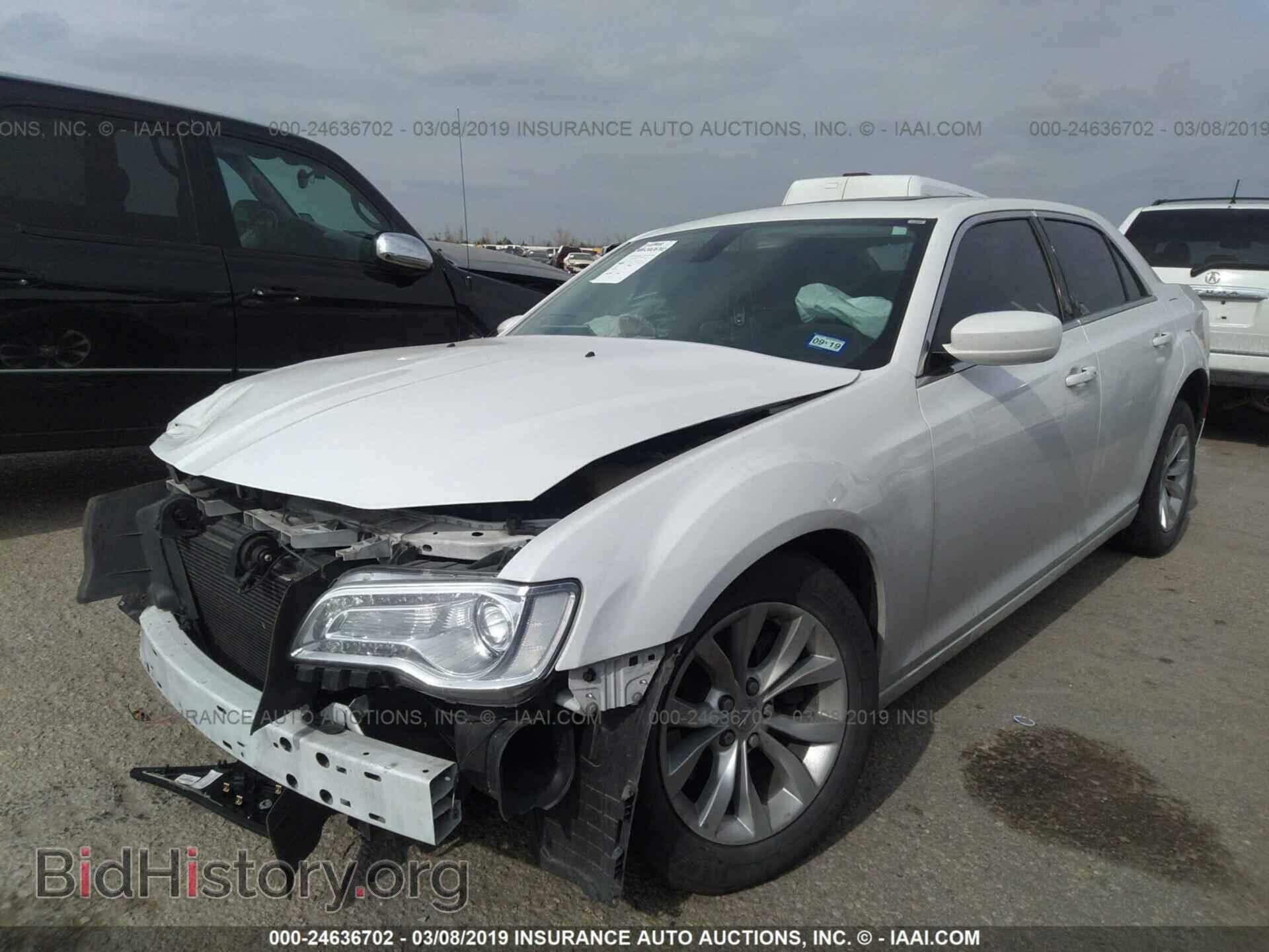2016 CHRYSLER 300 - VIN: 2C3CCAAG8GH123917 - Фото 2