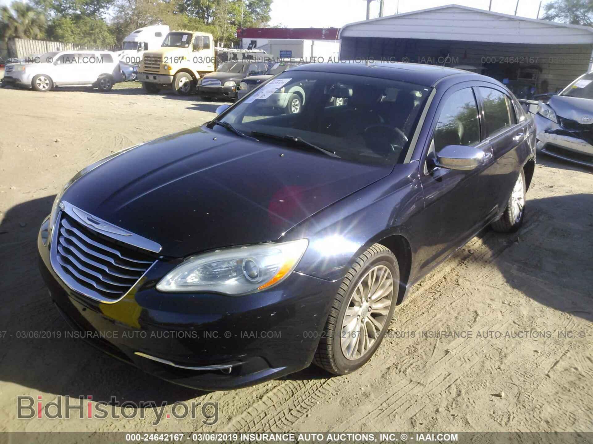 2011 CHRYSLER 200 - VIN: 1C3BC2FG1BN581325 - Фото 2