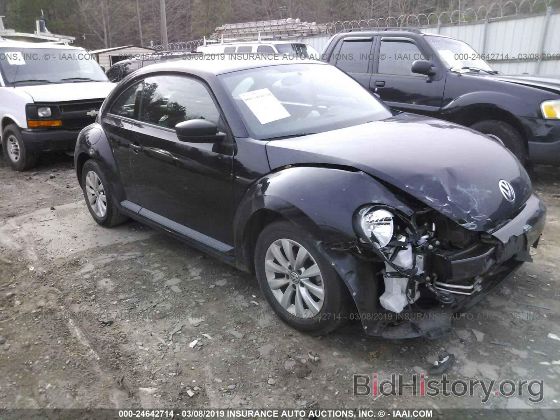 Photo 3VWF17ATXFM605011 - VOLKSWAGEN BEETLE 2015