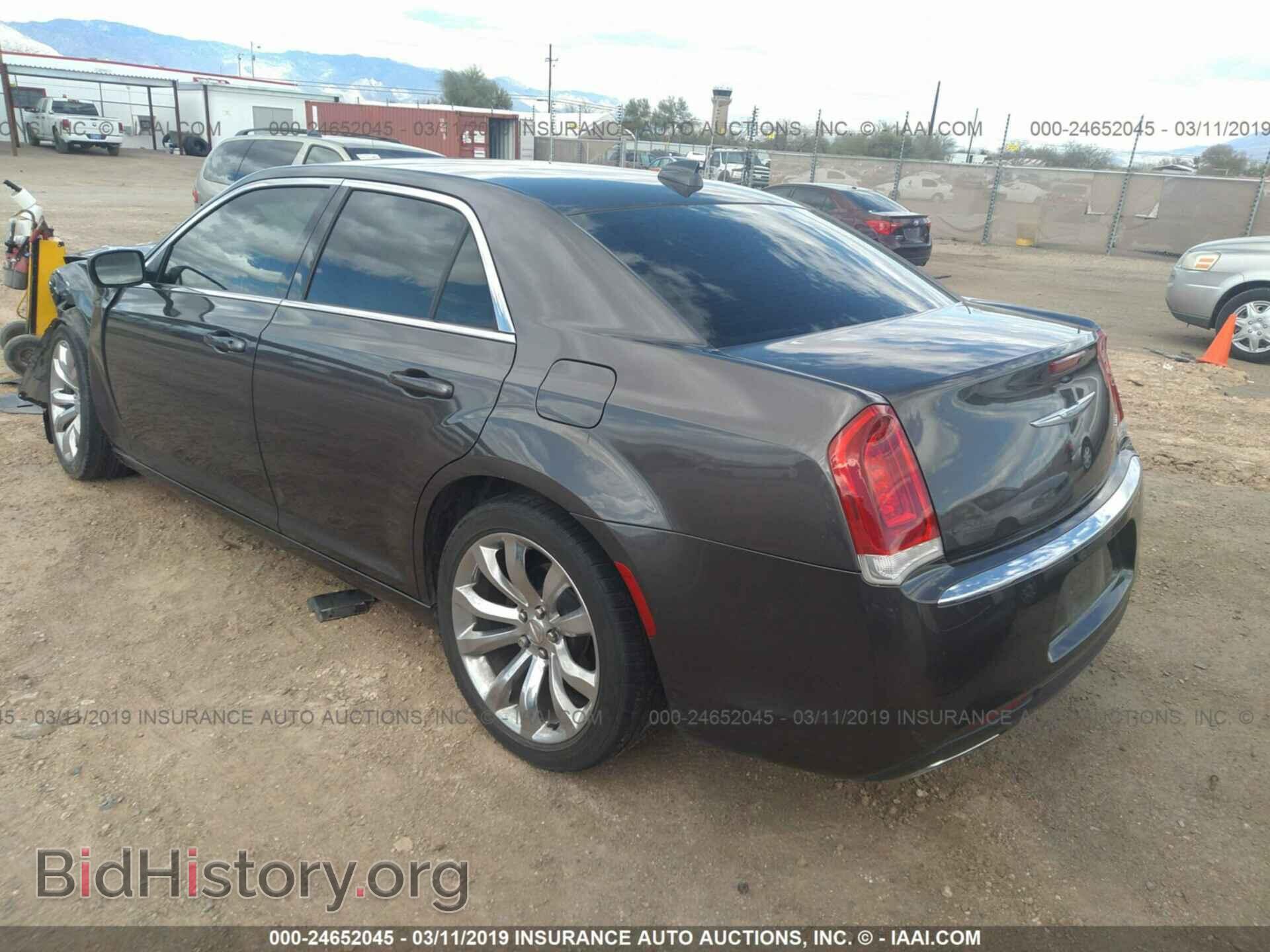 2017 CHRYSLER 300 - VIN: 2C3CCAAG5HH653389 - Фото 3