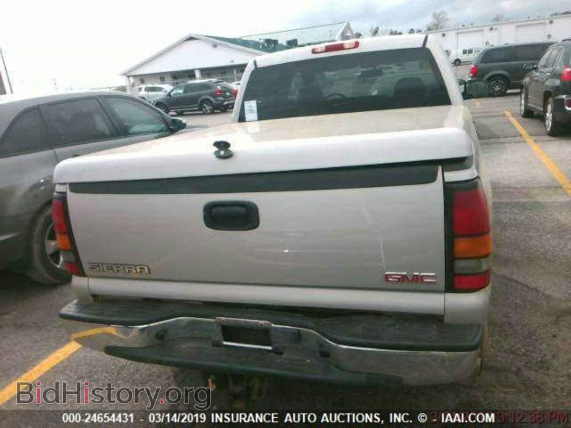 2005 GMC NEW SIERRA - VIN: 2GTEC13TX51113099 - Фото 3