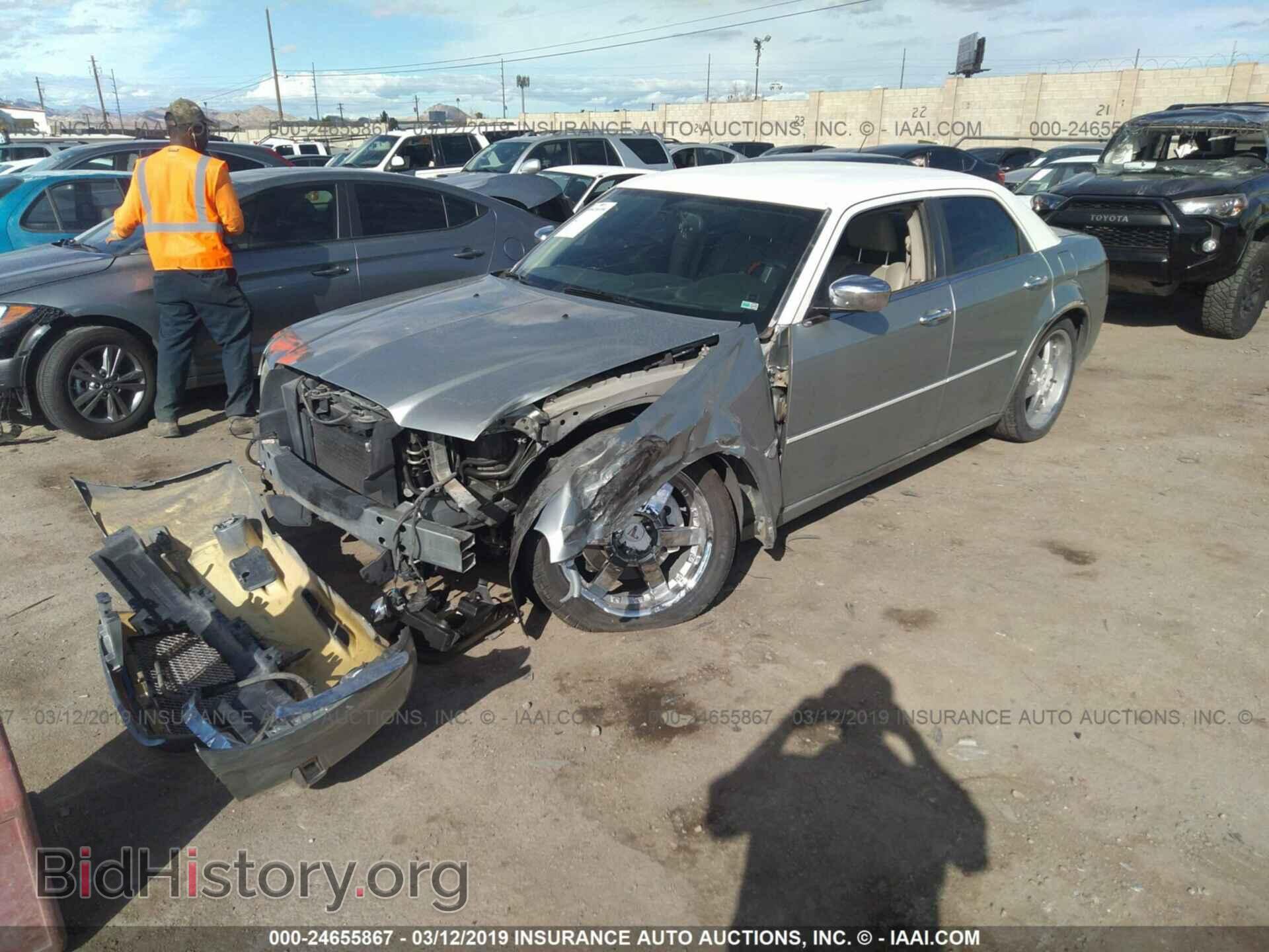 2005 CHRYSLER 300C - VIN: 2C3AA63H05H551350 - Фото 2
