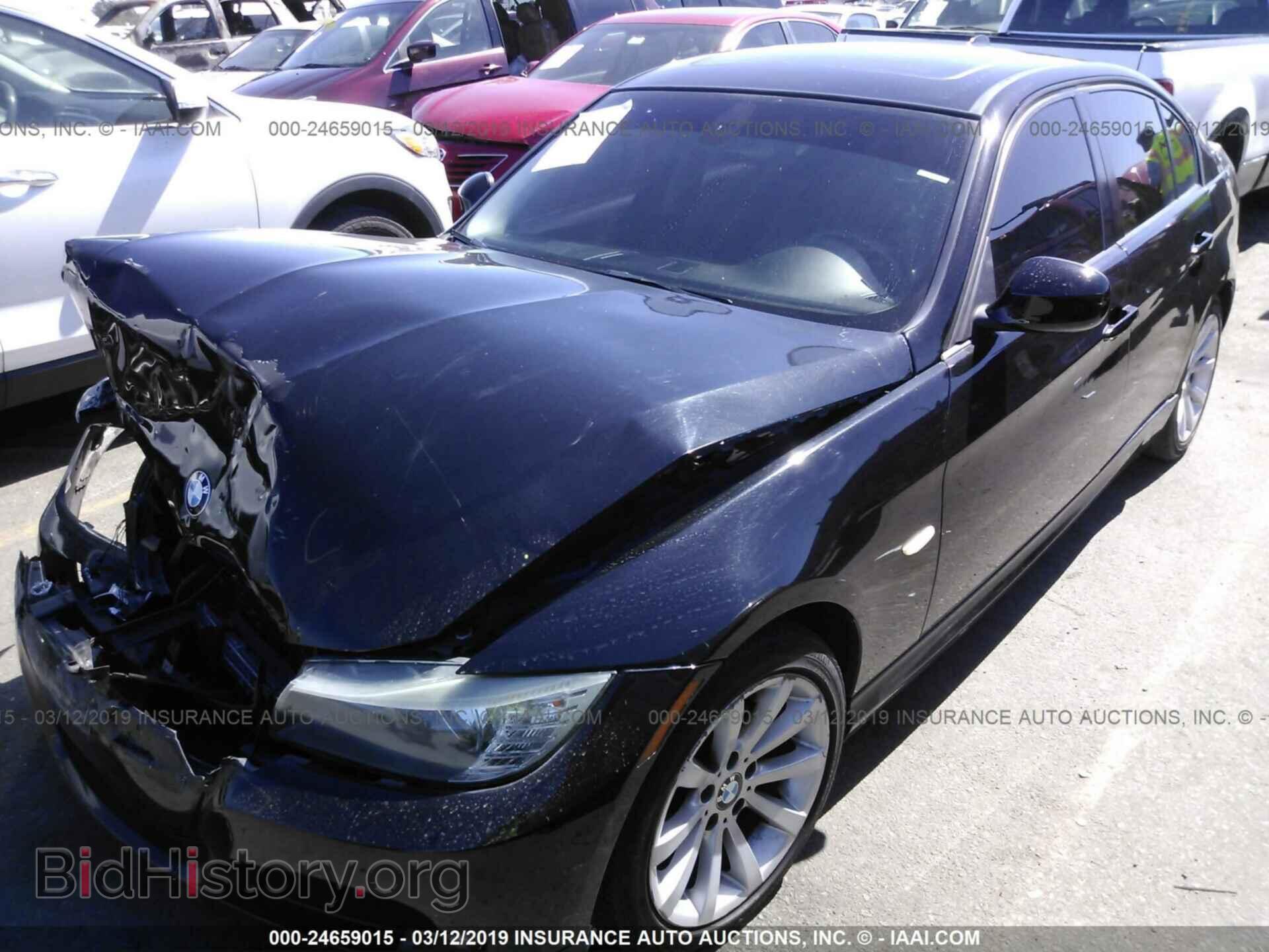 2011 BMW 328 - VIN: WBAPH5C55BA442570 - Фото 2
