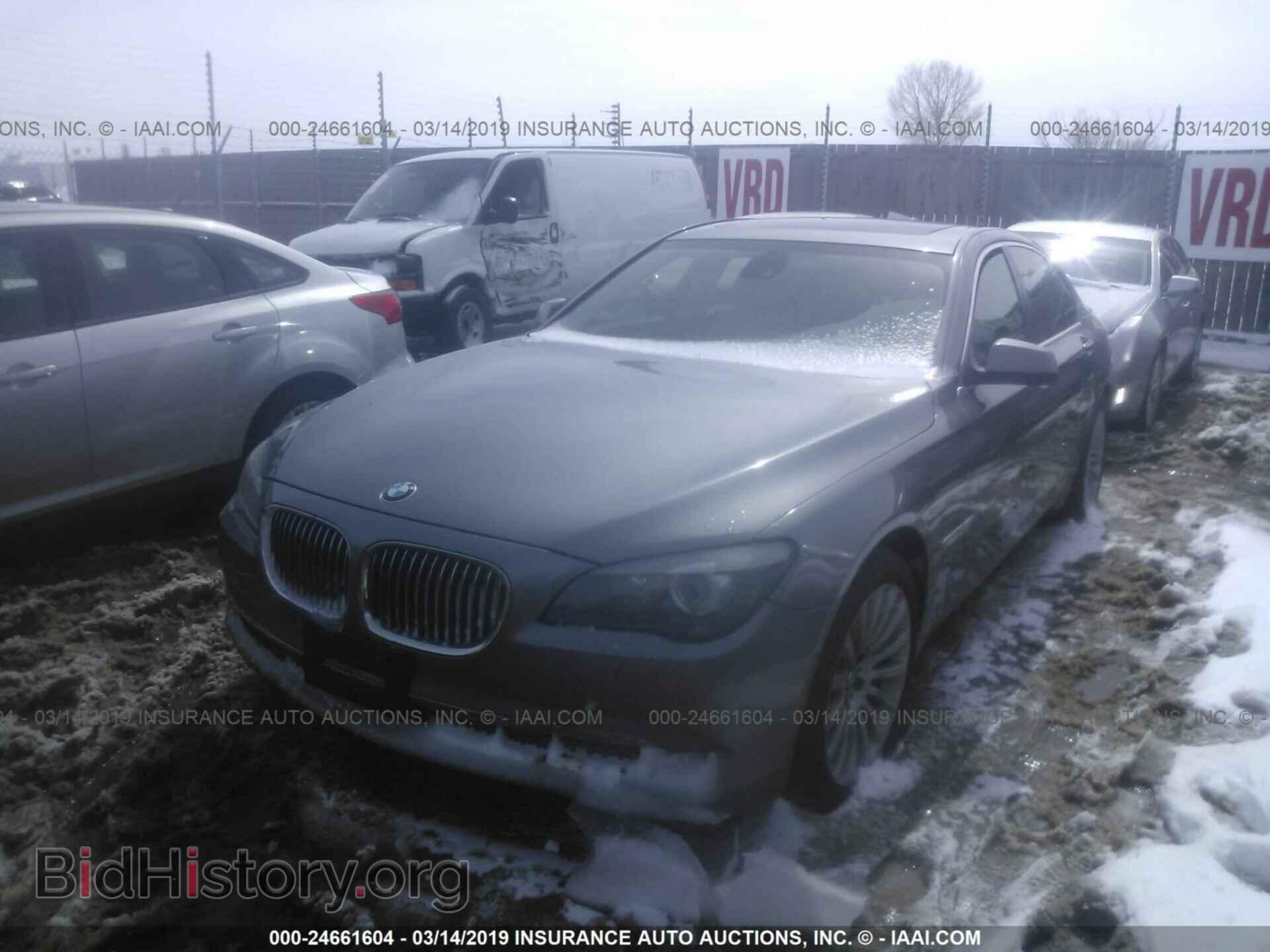 2012 BMW 750 - VIN: WBAKC6C53CDX99521 - Фото 2