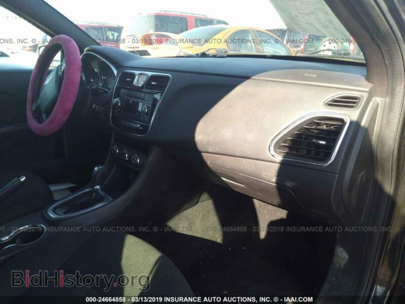 2012 Chrysler 200 (VIN 1C3CCBABXCN152721) — photo 5 of 10