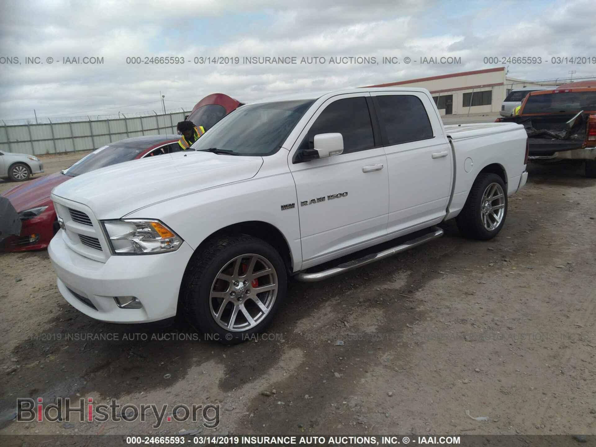 2011 DODGE RAM 1500 - VIN: 1D7RB1CT1BS559762 - Фото 2