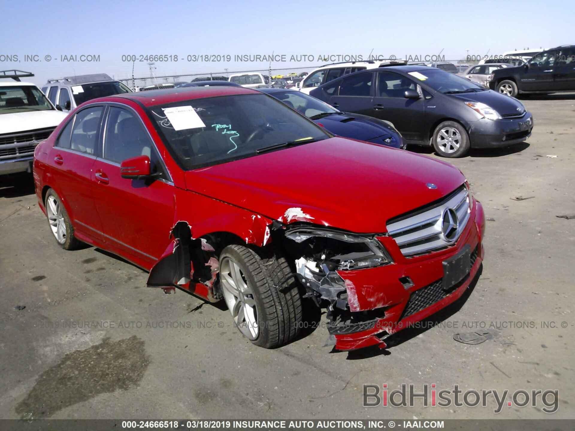 Photo WDDGF4HB3DA862578 - MERCEDES-BENZ C 2013