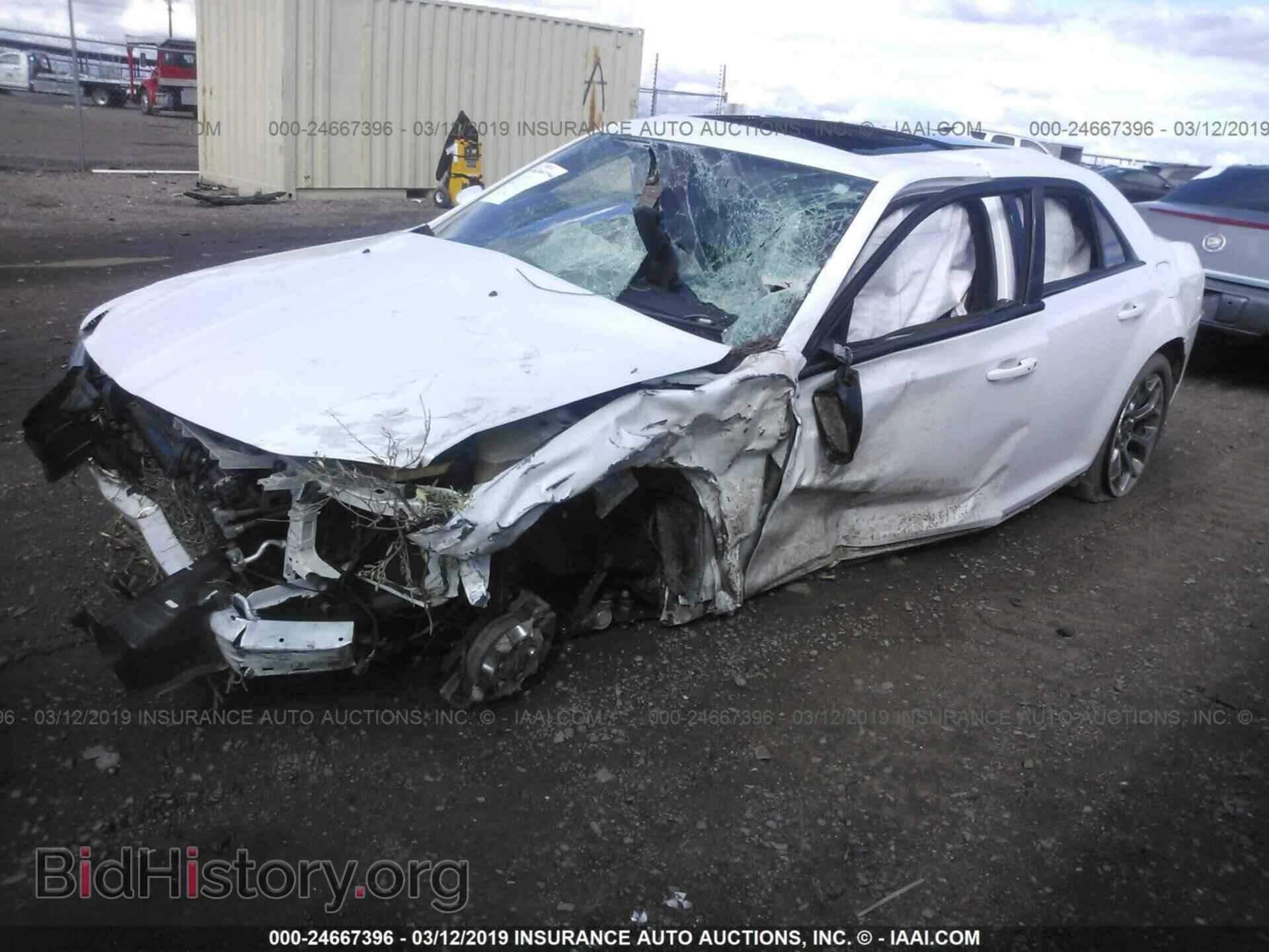 2016 CHRYSLER 300 - VIN: 2C3CCABG2GH175722 - Photo 2