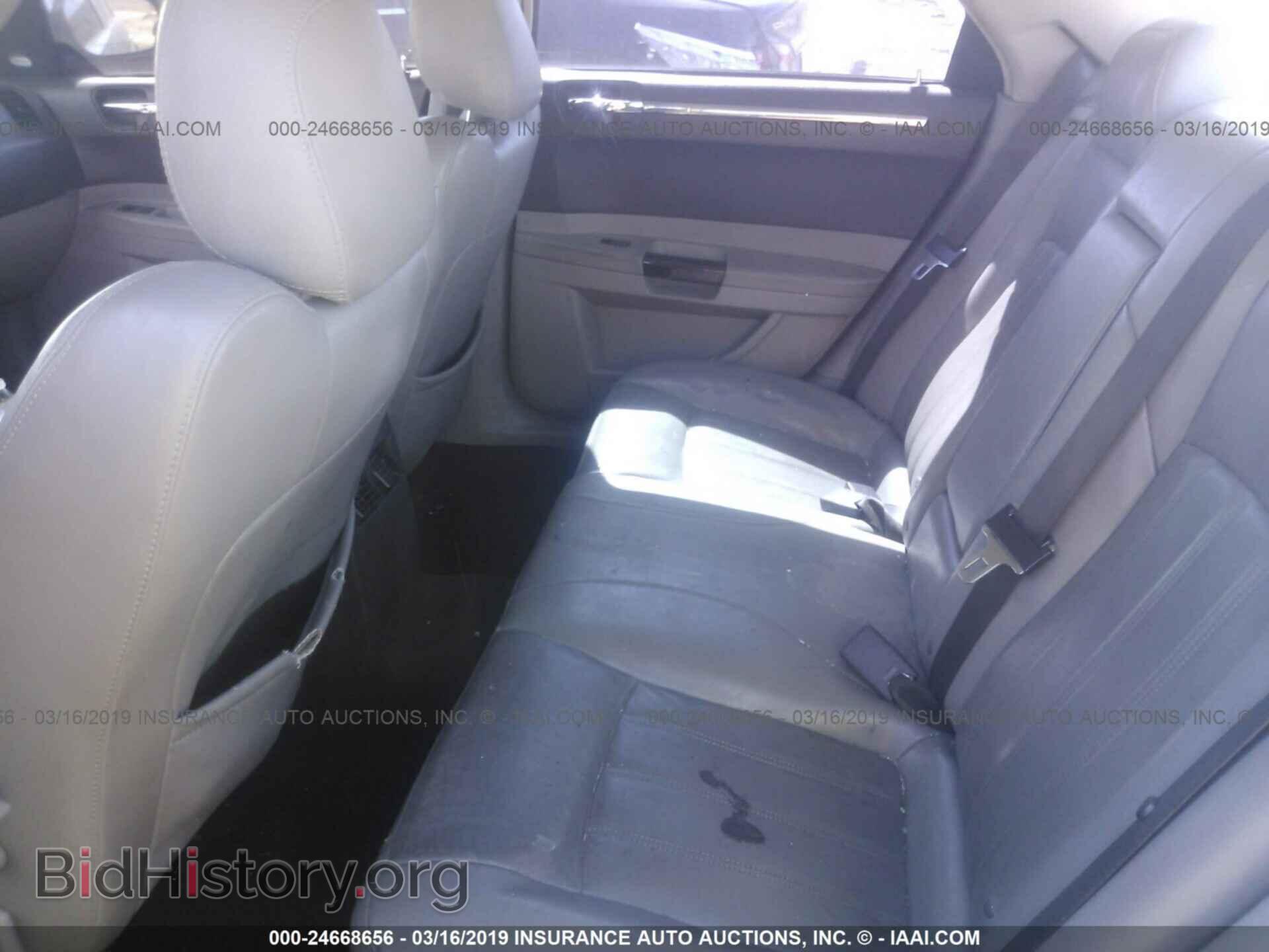 2007 CHRYSLER 300C - VIN: 2C3KA63H27H663042 - Фото 8