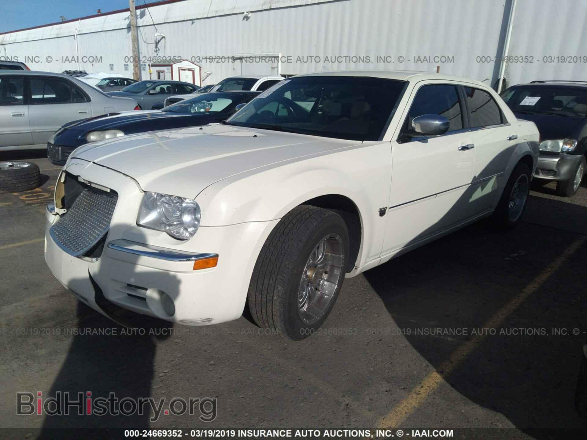 2007 CHRYSLER 300C - VIN: 2C3KA63H47H898557 - Фото 2