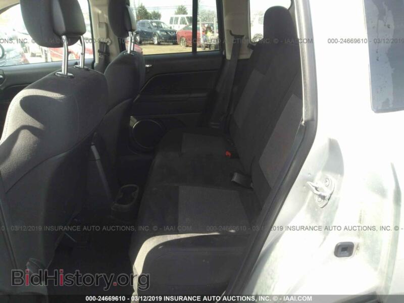 2012 Jeep COMPASS (VIN 1C4NJDBB8CD683233) — photo 8 of 10