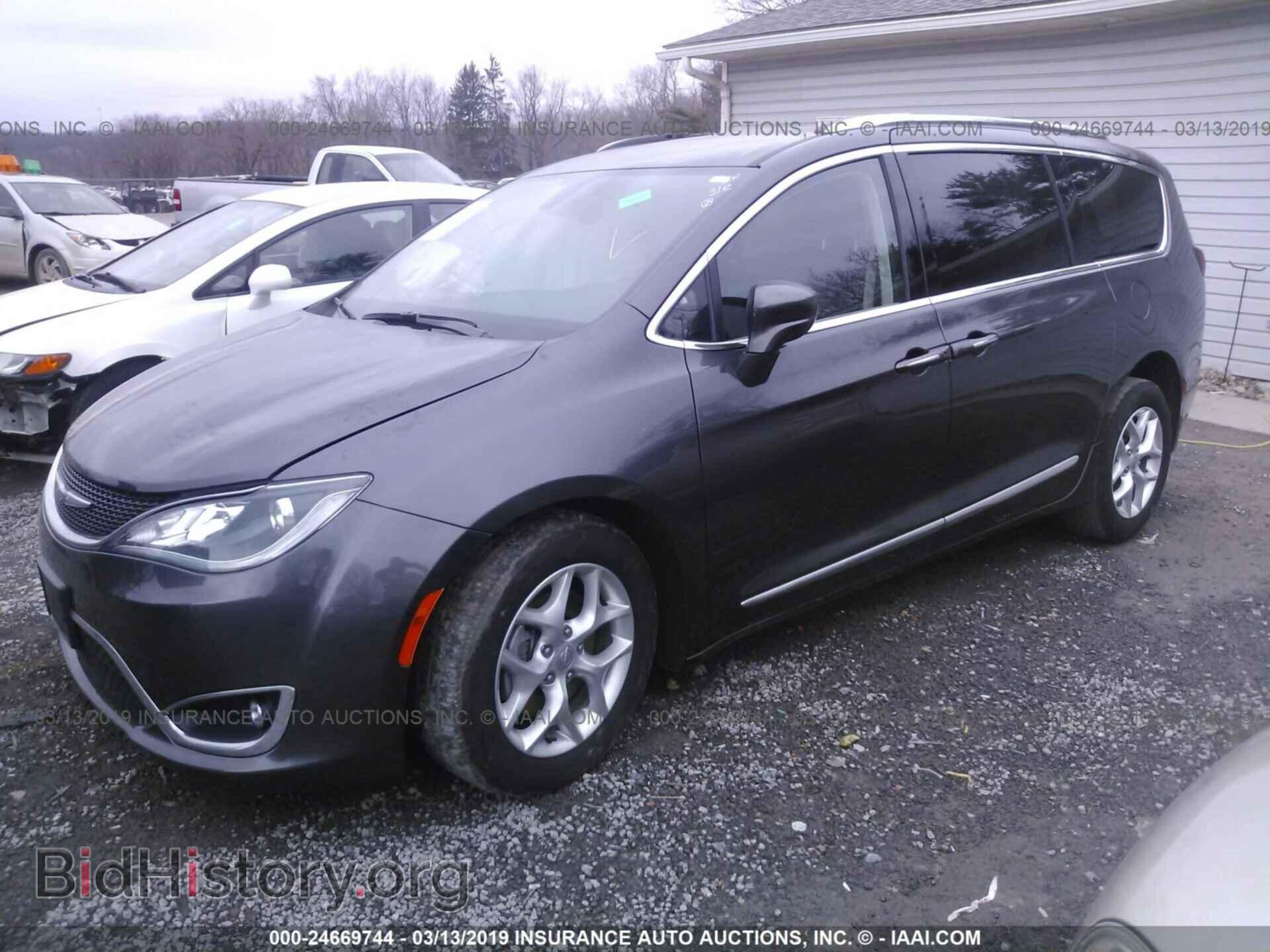 2017 CHRYSLER PACIFICA - VIN: 2C4RC1EG1HR752902 - Фото 2