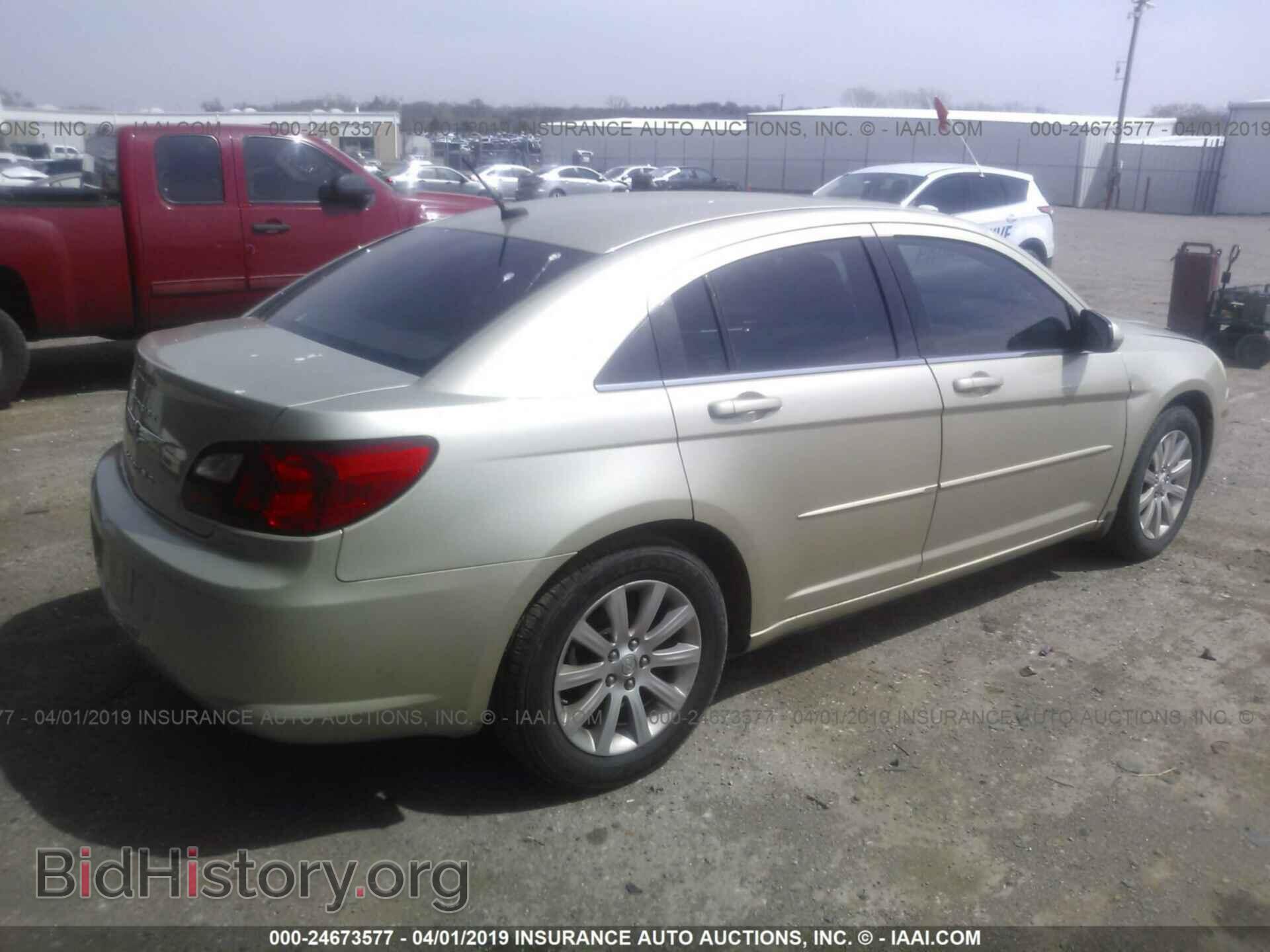2010 CHRYSLER SEBRING - VIN: 1C3CC5FD7AN133455 - Фото 4