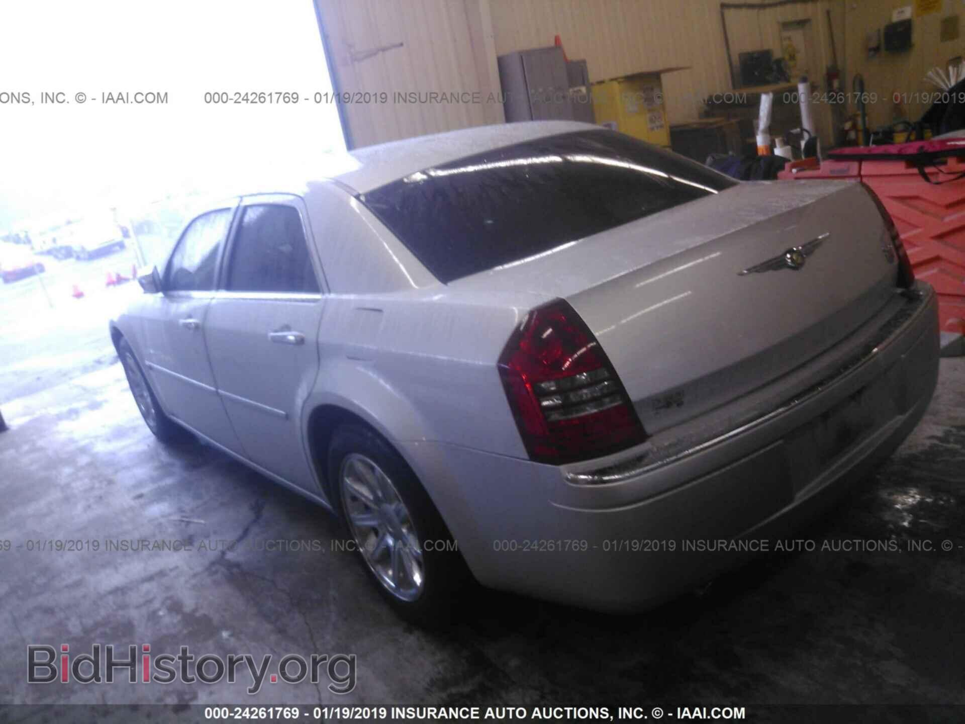 2006 CHRYSLER 300C - VIN: 2C3KA63H06H368391 - Фото 3