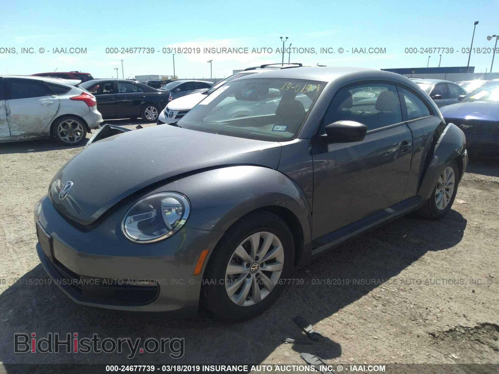 2014 VOLKSWAGEN BEETLE - VIN: 3VWFP7AT1EM610157 - Фото 2