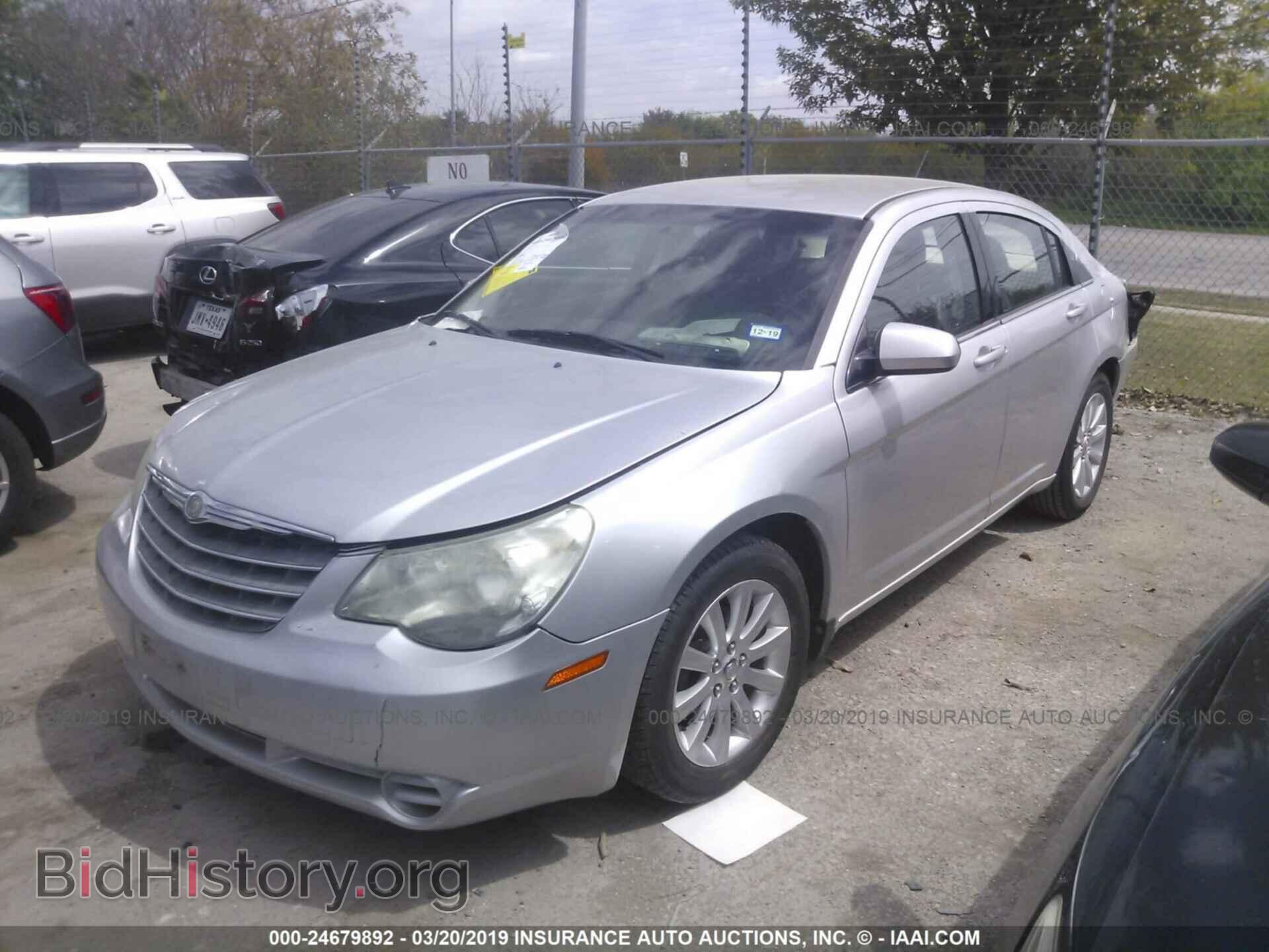 2010 CHRYSLER SEBRING - VIN: 1C3CC5FB5AN136515 - Фото 2