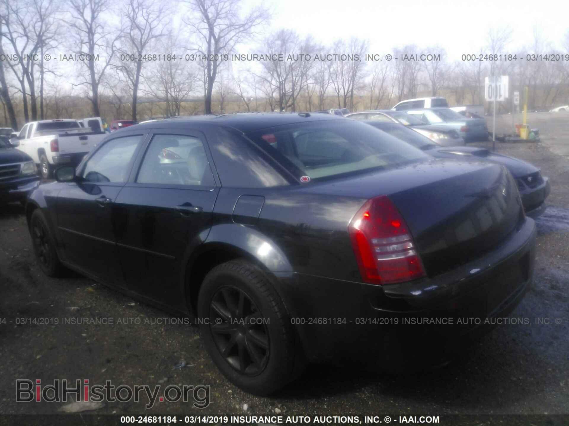 2007 CHRYSLER 300C - VIN: 2C3KA63H27H833741 - Фото 3