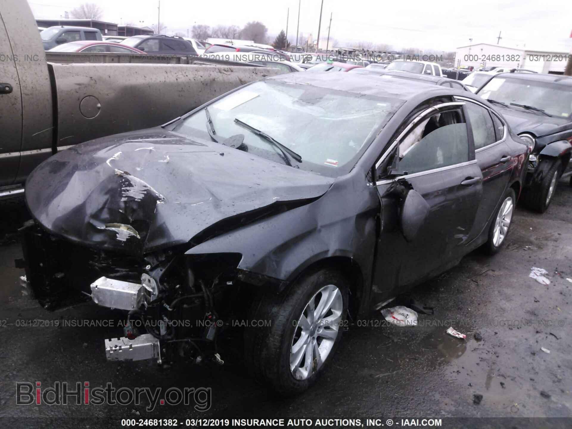 2015 CHRYSLER 200 - VIN: 1C3CCCABXFN685582 - Photo 2