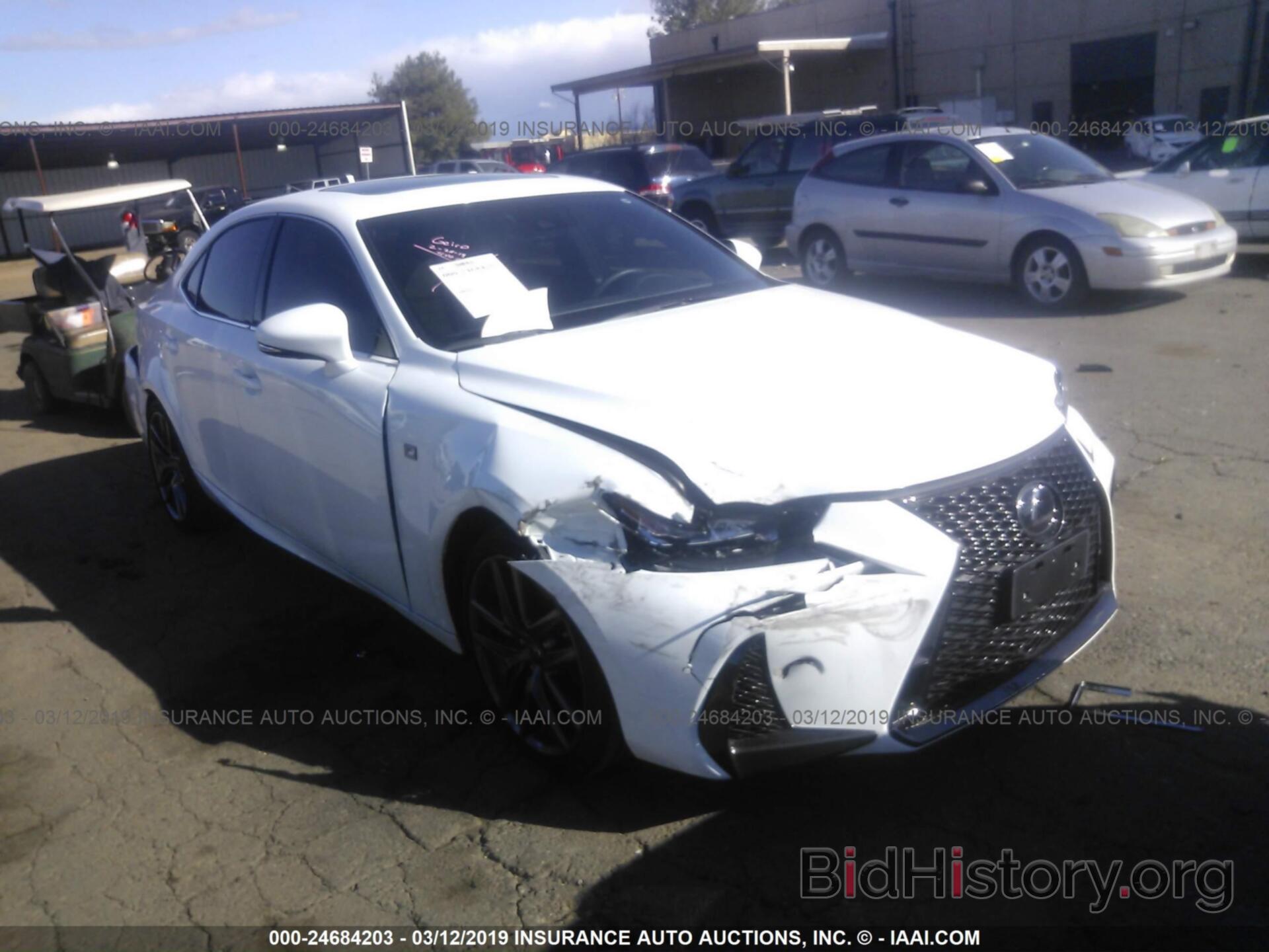 Photo JTHBA1D23J5073910 - LEXUS IS 2018