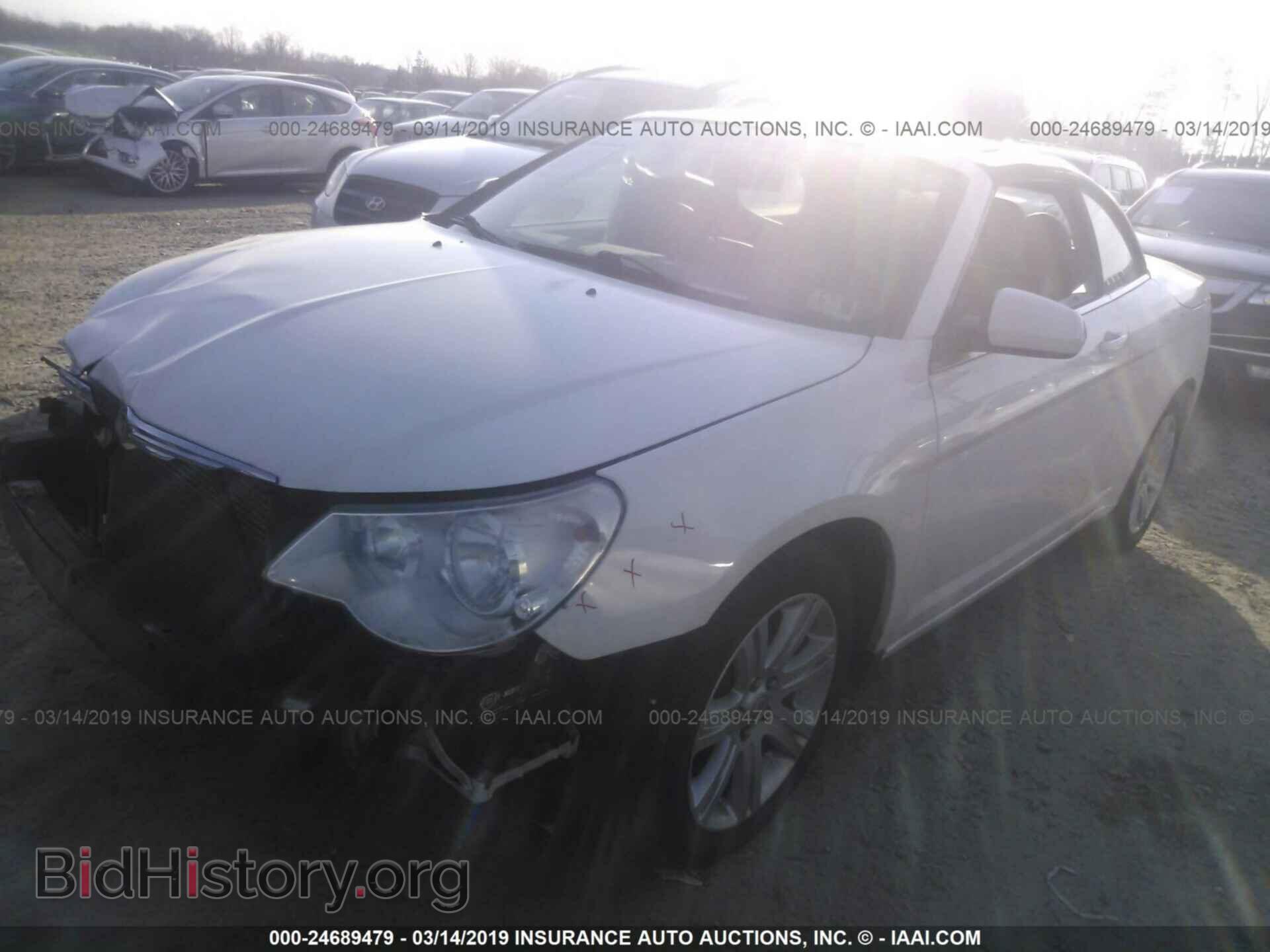2010 CHRYSLER SEBRING - VIN: 1C3BC5ED6AN146520 - Фото 2