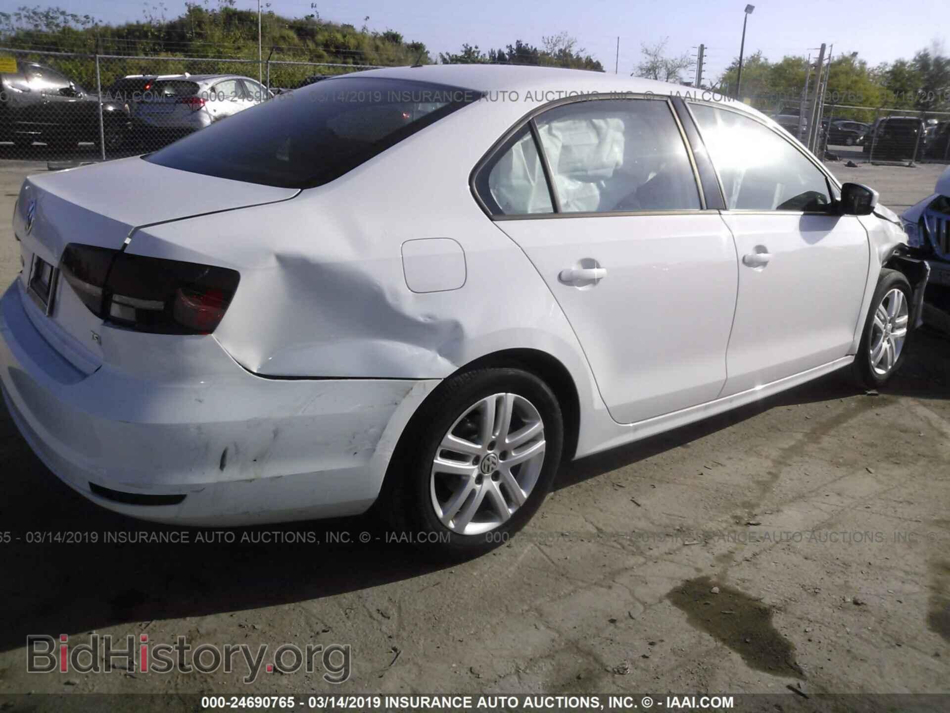 2018 VOLKSWAGEN JETTA - VIN: 3VW2B7AJ4JM217436 - Фото 4