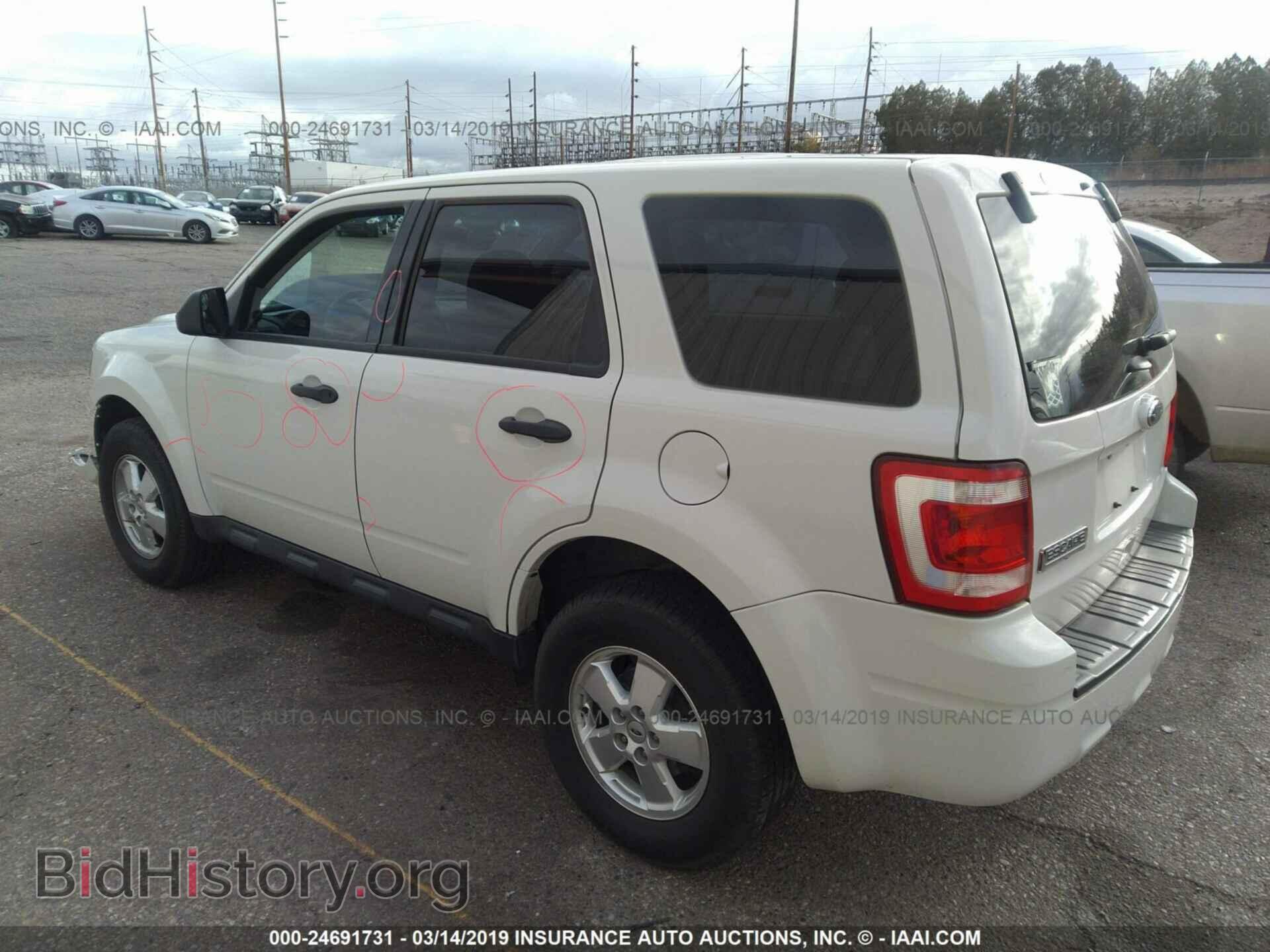 2011 FORD ESCAPE - VIN: 1FMCU0C73BKB78658 - Фото 3