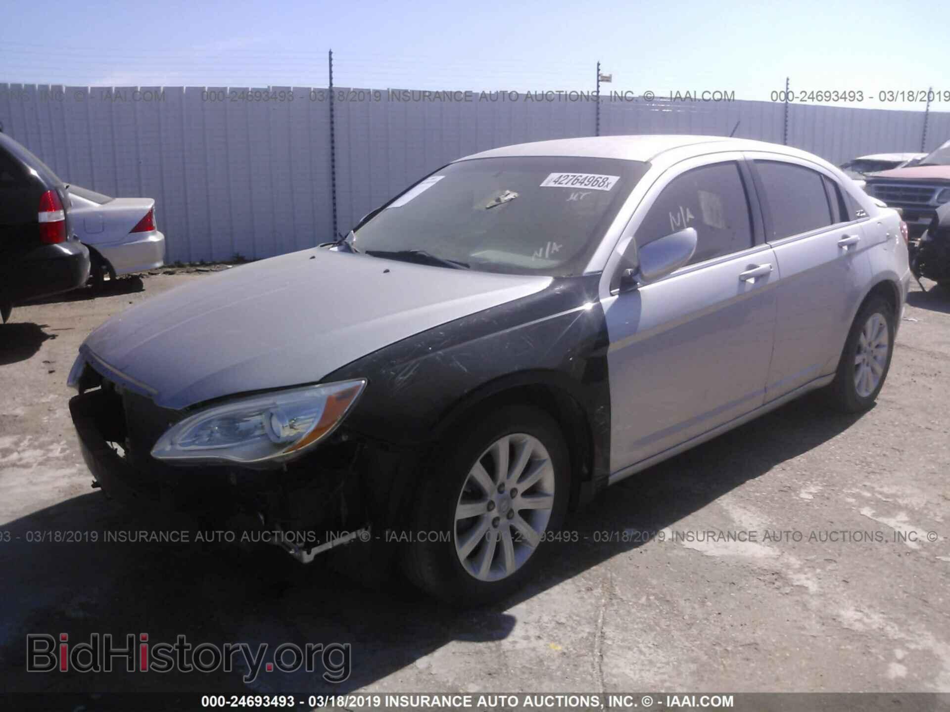 2012 CHRYSLER 200 - VIN: 1C3CCBBG3CN139657 - Фото 2