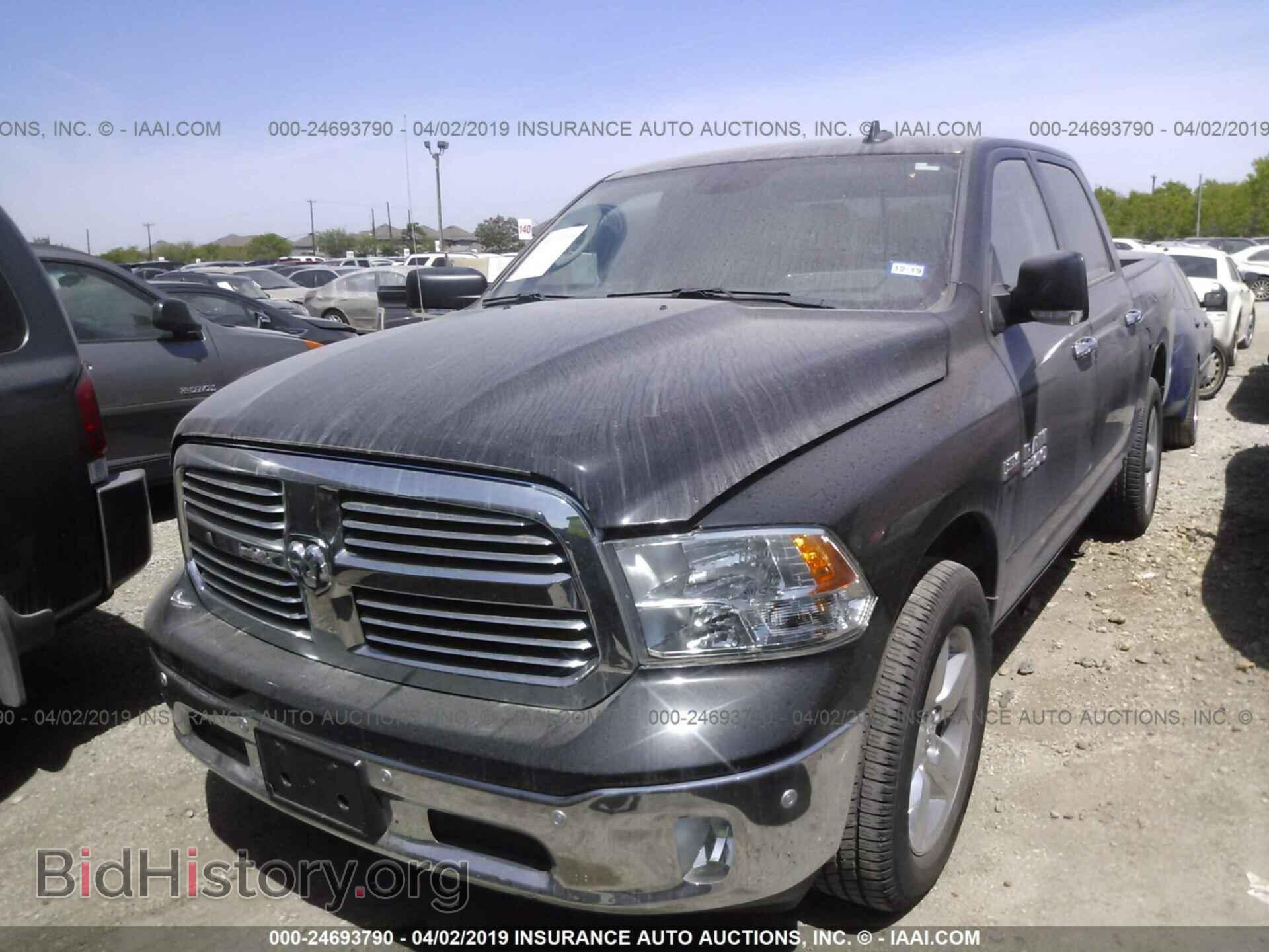 2017 RAM 1500 - VIN: 3C6RR6LT7HG687059 - Фото 2