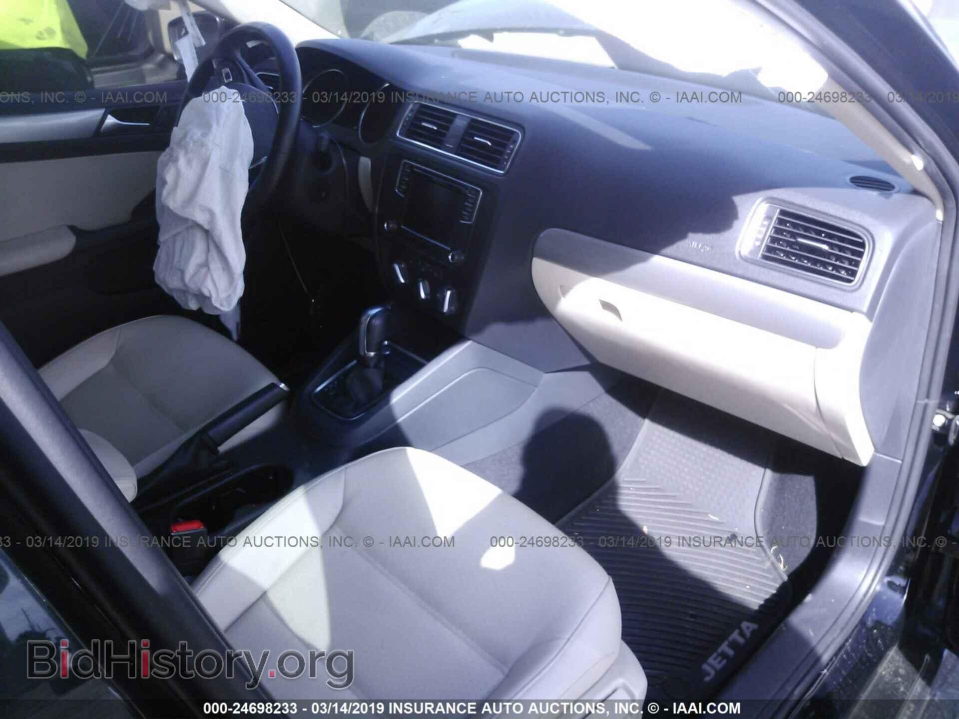 2017 VOLKSWAGEN JETTA - VIN: 3VWDB7AJ8HM208595 - Фото 5