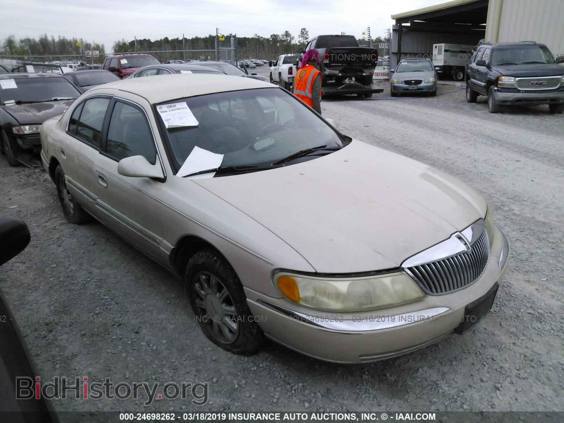 Photo 1LNHM97V01Y667002 - LINCOLN CONTINENTAL 2001
