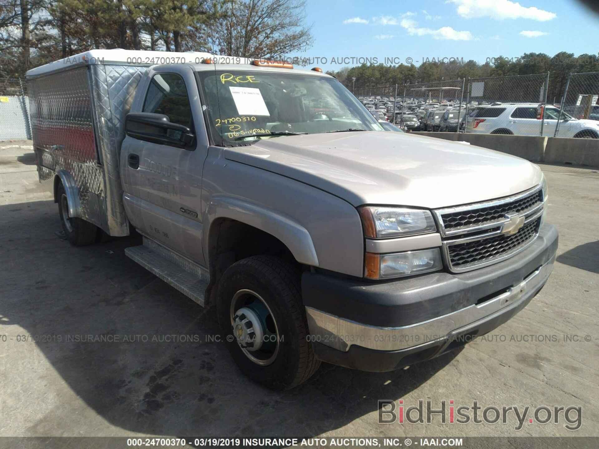 Photo 1GBJC34U06E190151 - CHEVROLET SILVERADO 2006