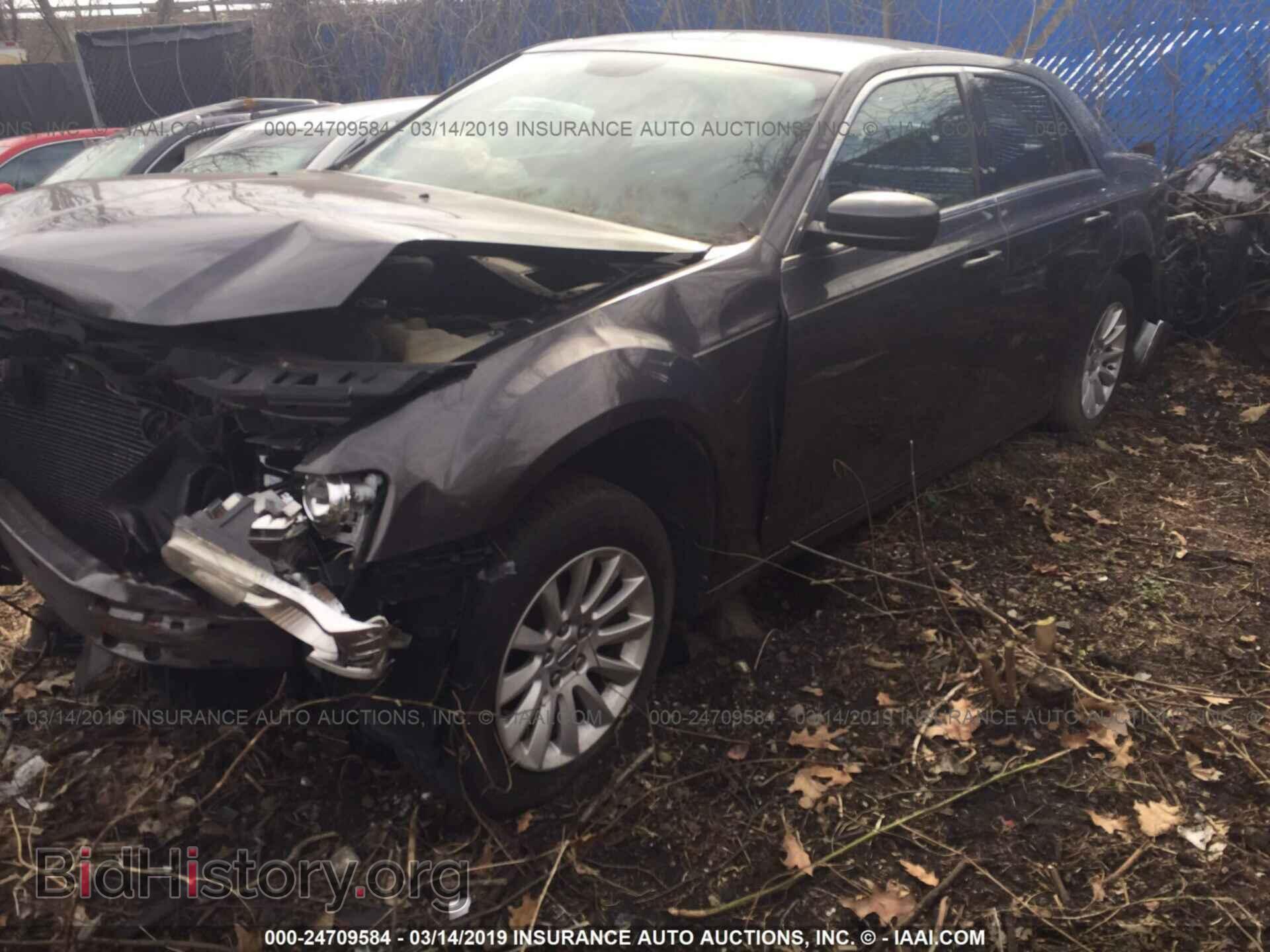 2013 CHRYSLER 300 - VIN: 2C3CCAAG0DH644318 - Фото 2