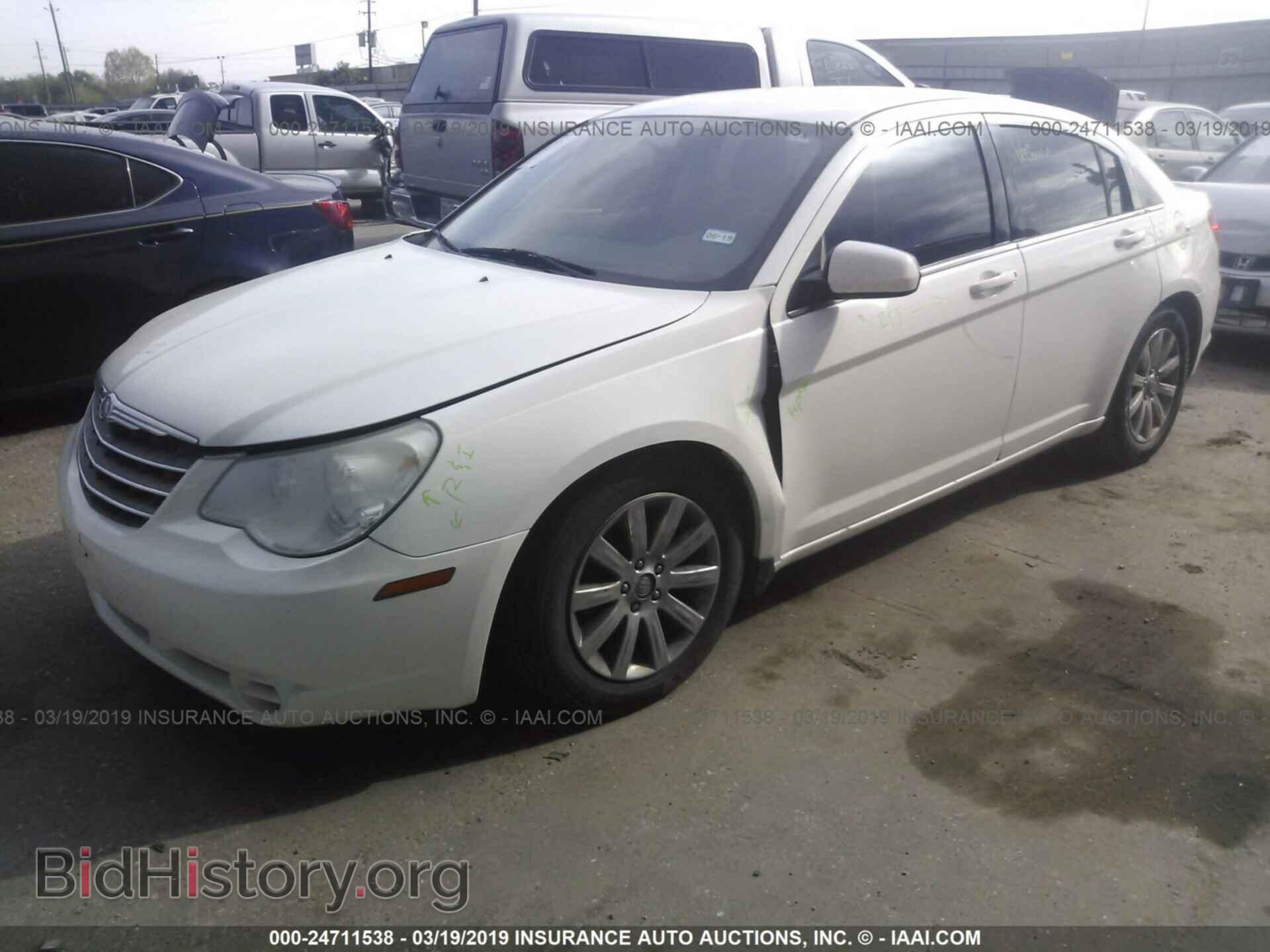 2010 CHRYSLER SEBRING - VIN: 1C3CC5FB8AN149081 - Фото 2