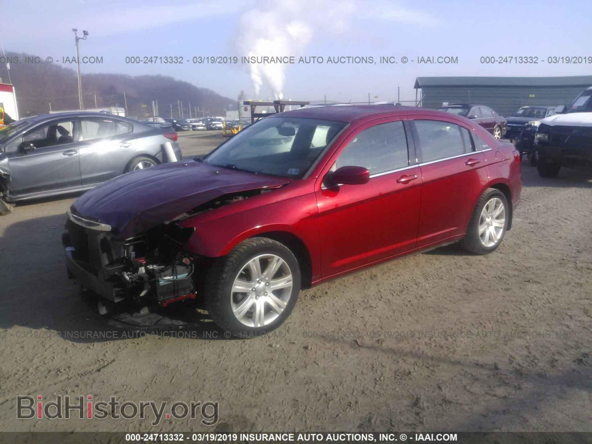 2013 CHRYSLER 200 - VIN: 1C3CCBBB8DN597233 - Фото 2