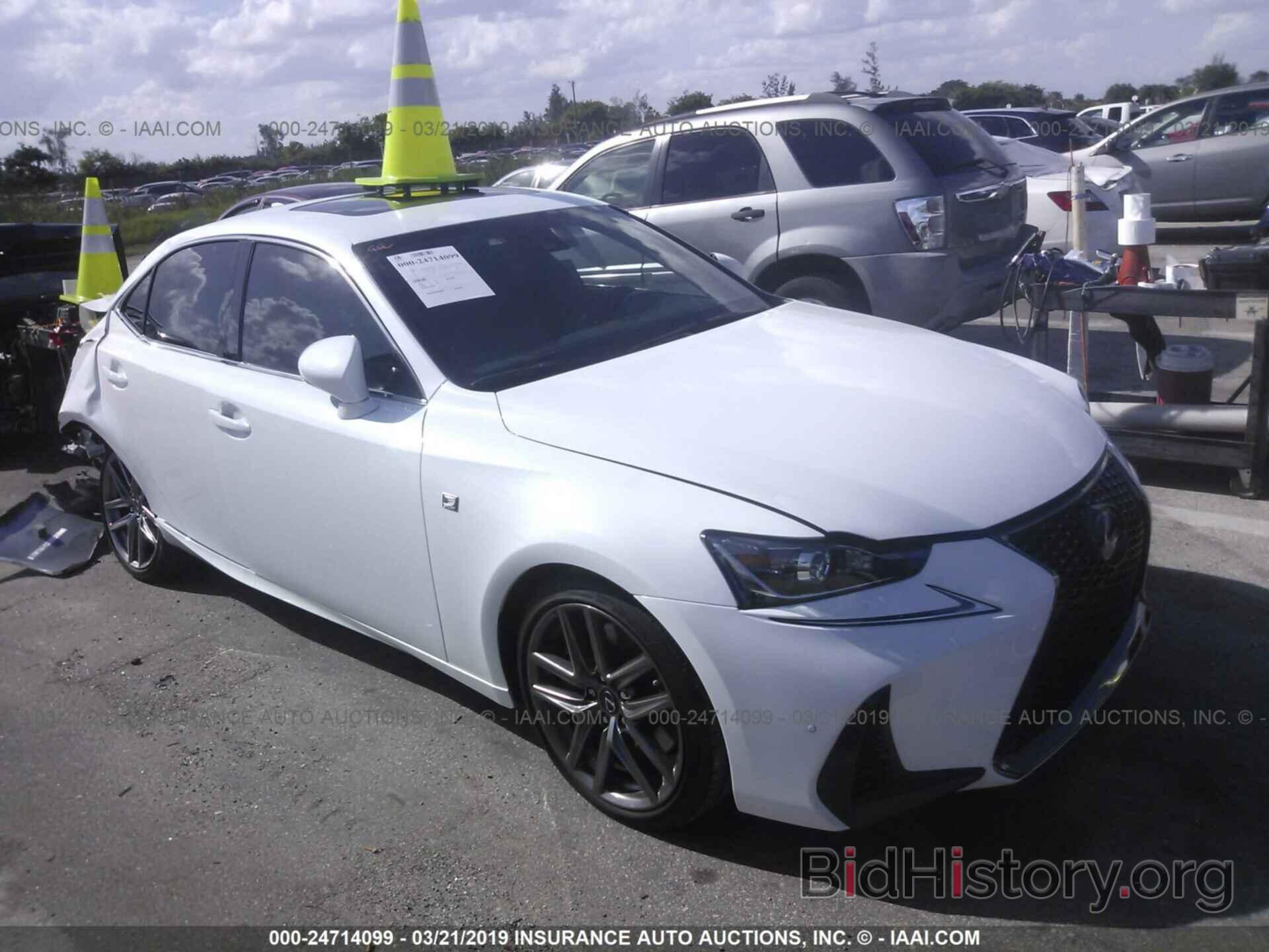 Photo JTHBA1D28J5079749 - LEXUS IS 2018