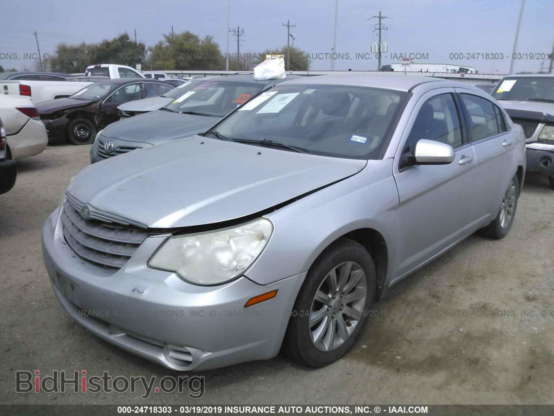 2010 CHRYSLER SEBRING - VIN: 1C3CC5FB8AN138338 - Фото 2
