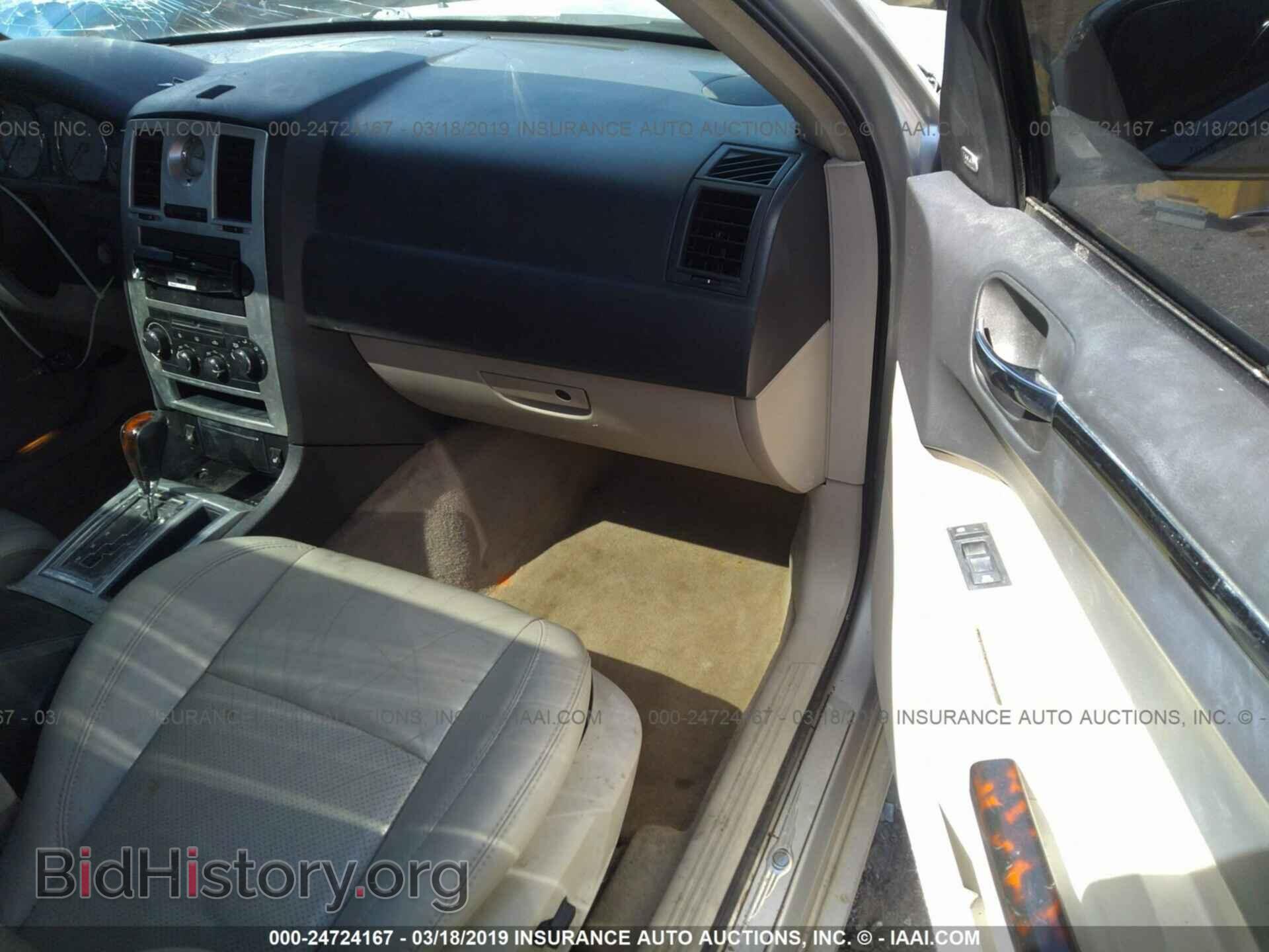 2006 CHRYSLER 300C - VIN: 2C3KA63H76H498474 - Фото 5