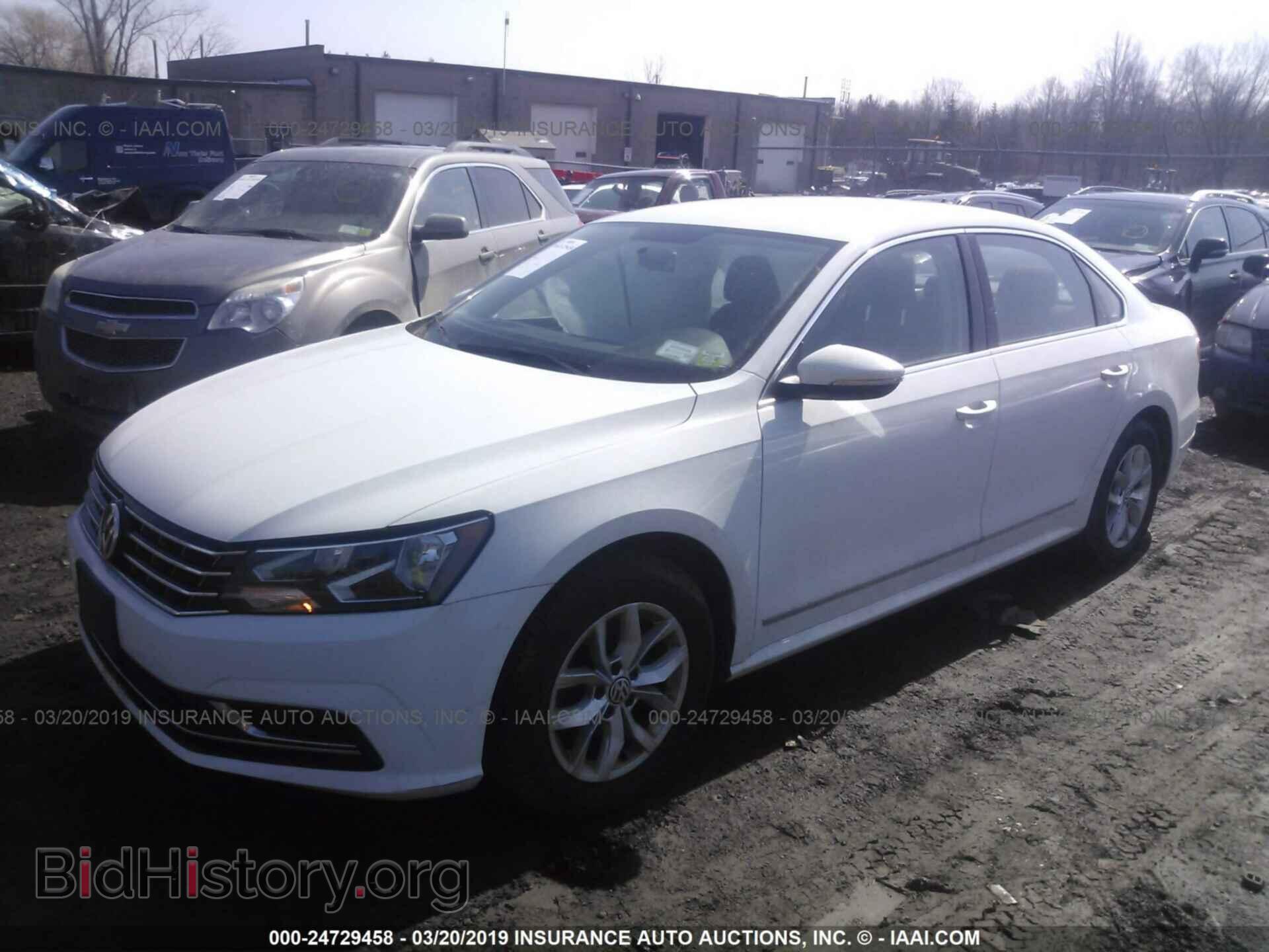 2017 VOLKSWAGEN PASSAT - VIN: 1VWAT7A31HC006409 - Фото 2