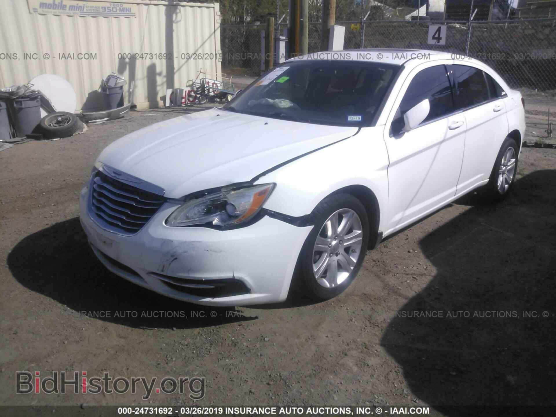 2012 CHRYSLER 200 - VIN: 1C3CCBBG2CN210413 - Фото 2