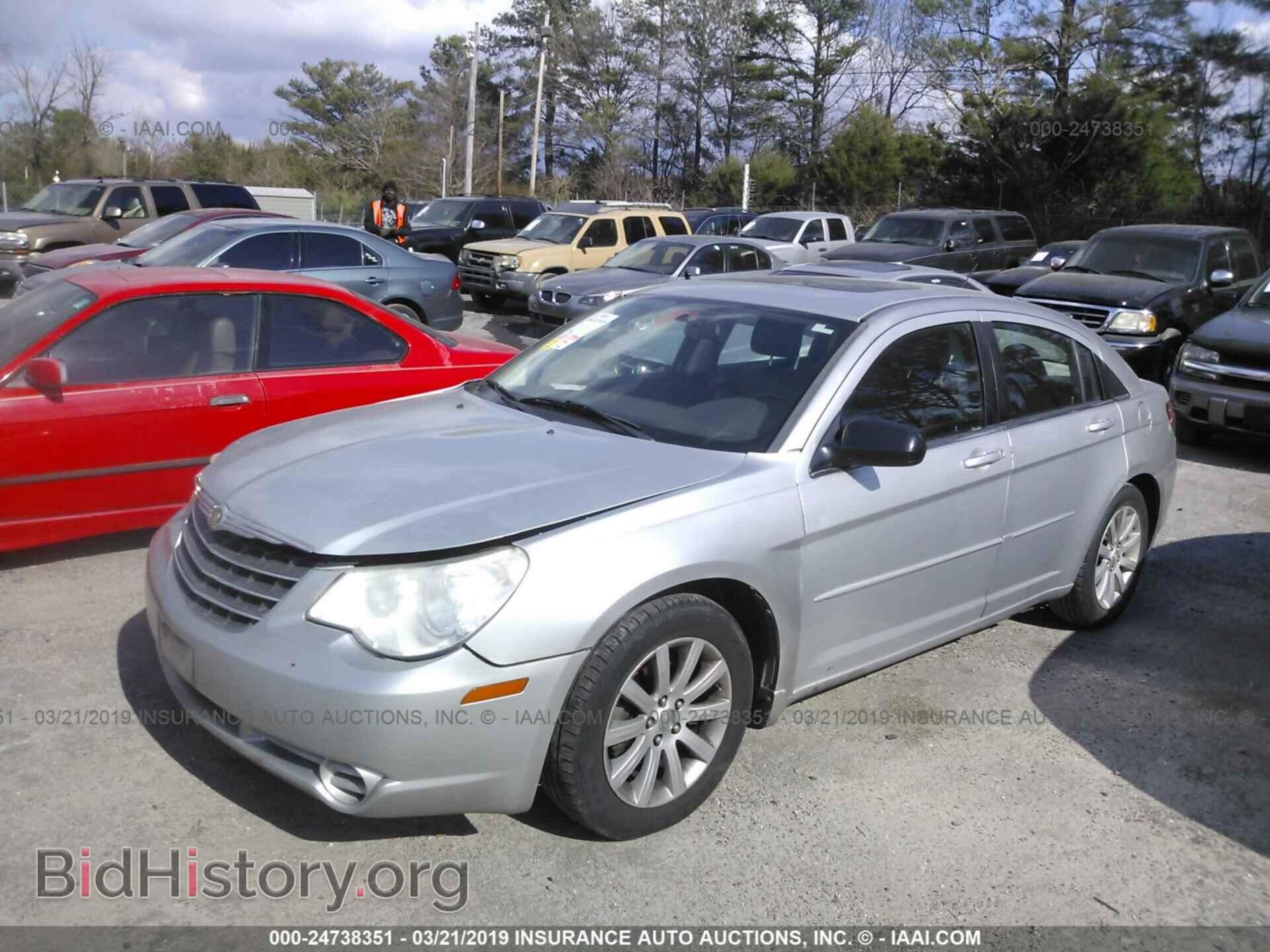 2010 CHRYSLER SEBRING - VIN: 1C3CC5FD6AN196837 - Фото 2
