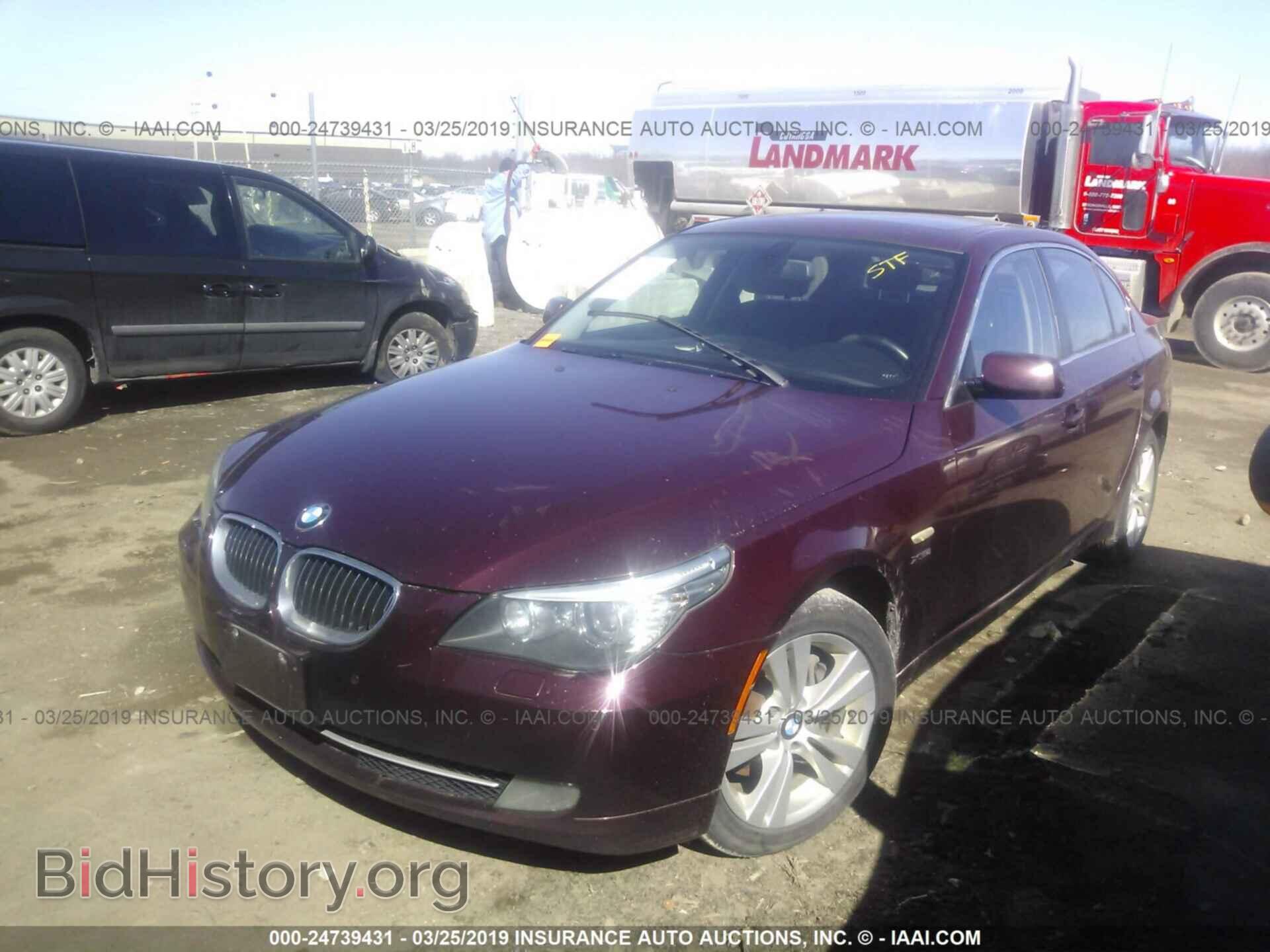 2010 BMW 528 - VIN: WBANV1C51AC158879 - Фото 2