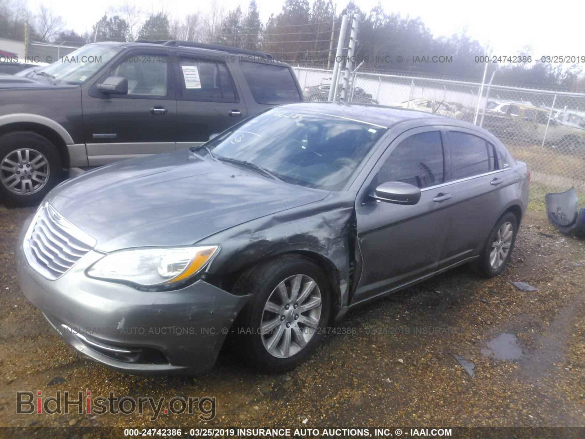2013 CHRYSLER 200 - VIN: 1C3CCBBB8DN556116 - Фото 2