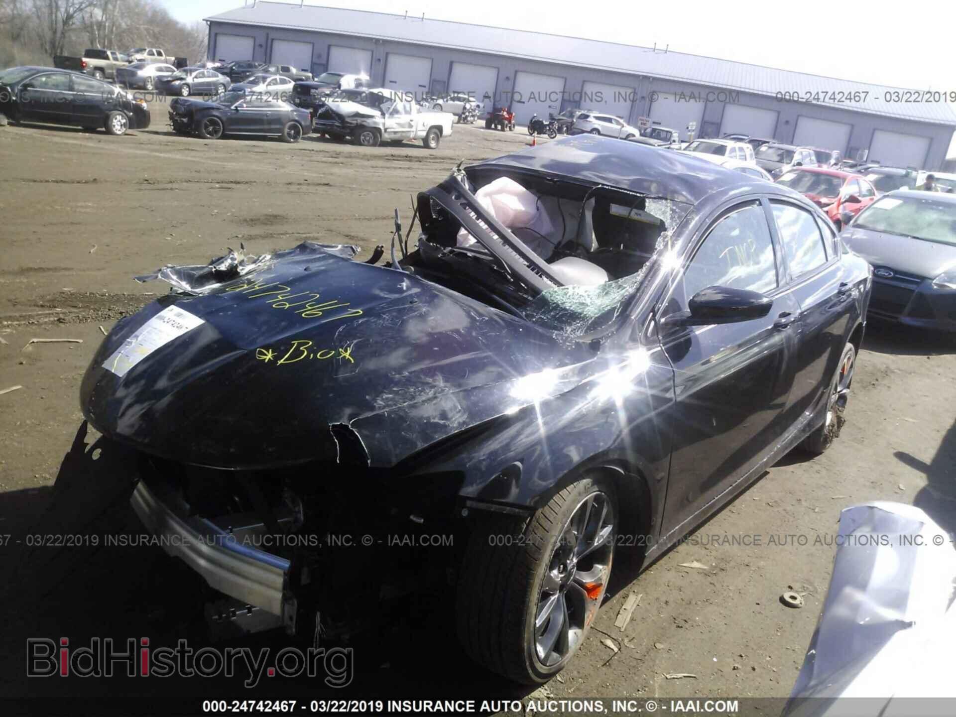 2016 CHRYSLER 200 - VIN: 1C3CCCBB9GN107652 - Фото 2