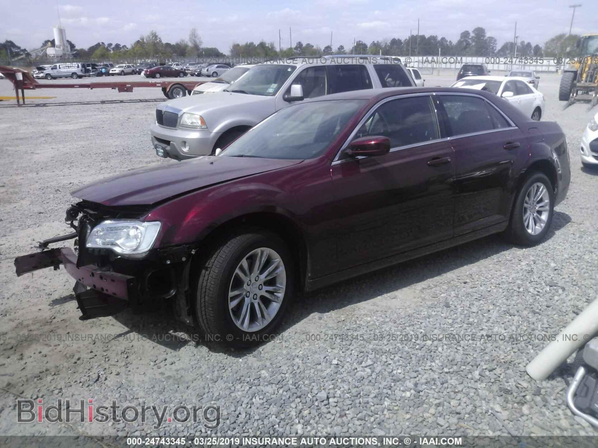 2018 CHRYSLER 300 - VIN: 2C3CCAAG1JH330852 - Фото 2