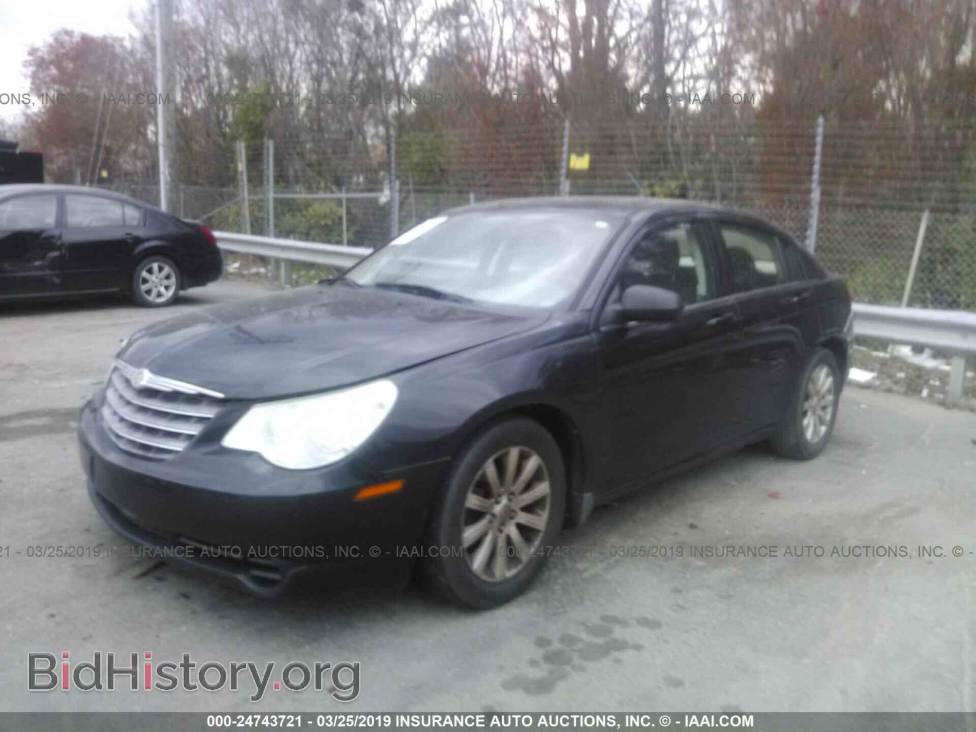 2010 CHRYSLER SEBRING - VIN: 1C3CC5FB2AN102001 - Photo 2