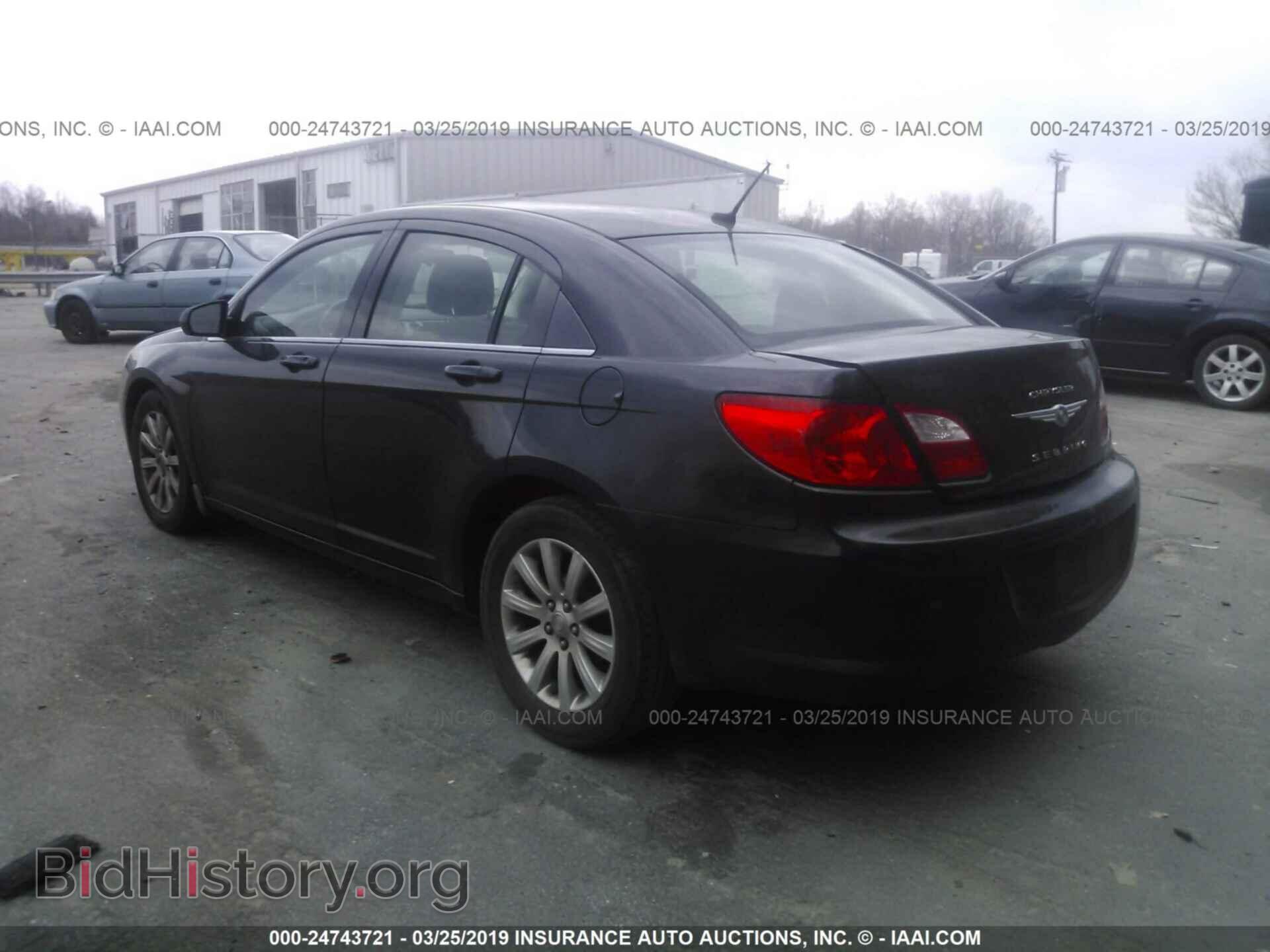2010 CHRYSLER SEBRING - VIN: 1C3CC5FB2AN102001 - Photo 3