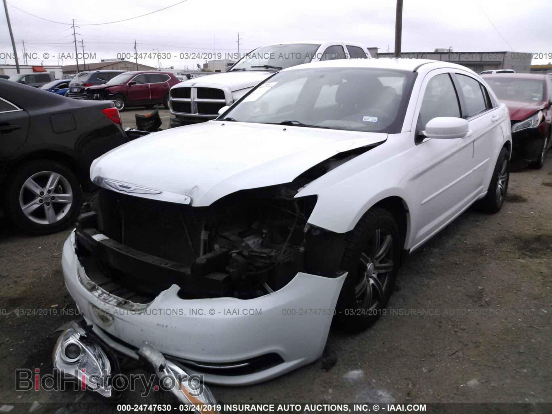 2014 CHRYSLER 200 - VIN: 1C3CCBAB5EN194877 - Фото 2