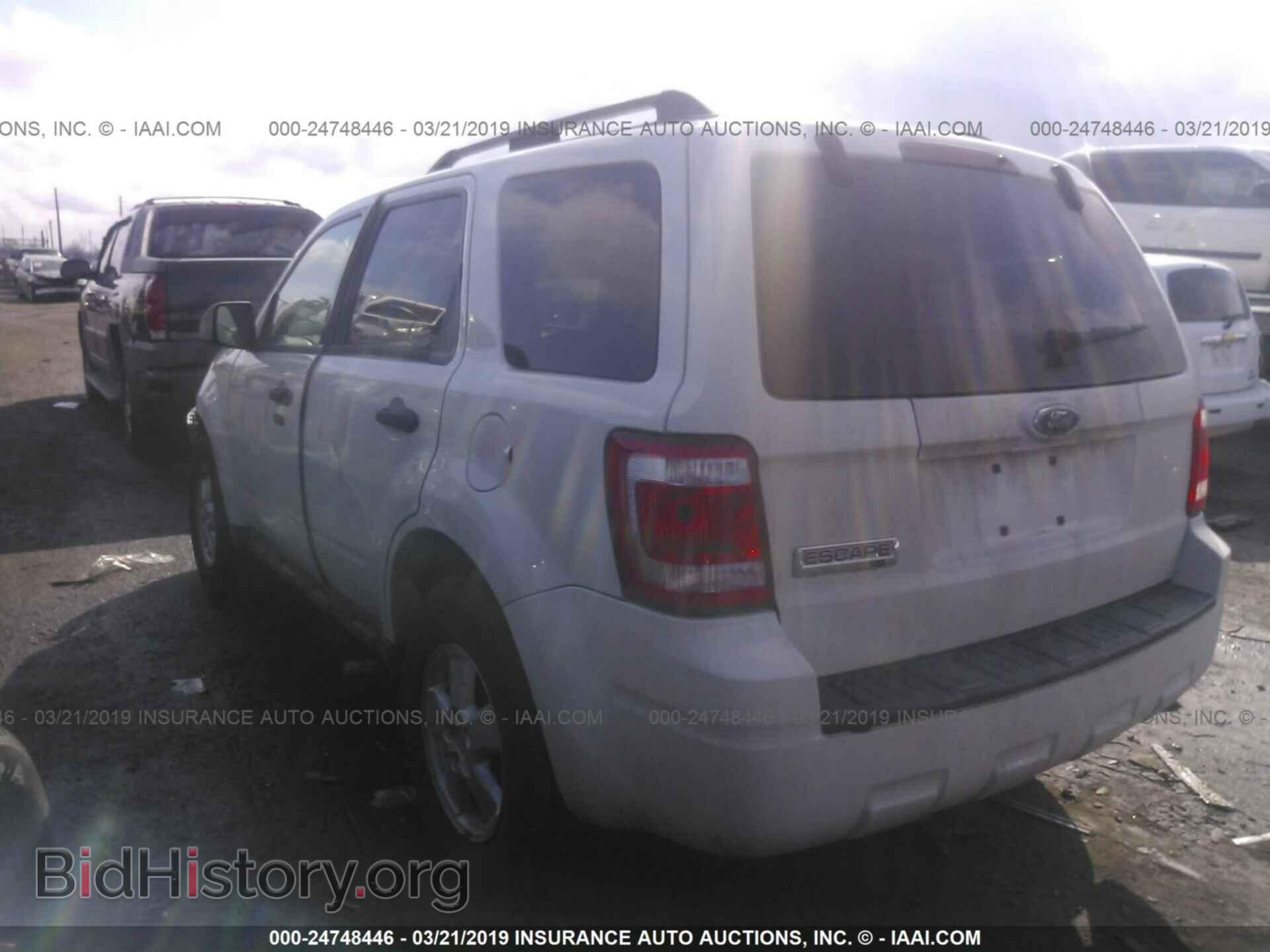 2009 FORD ESCAPE - VIN: 1FMCU03709KD05456 - Фото 3