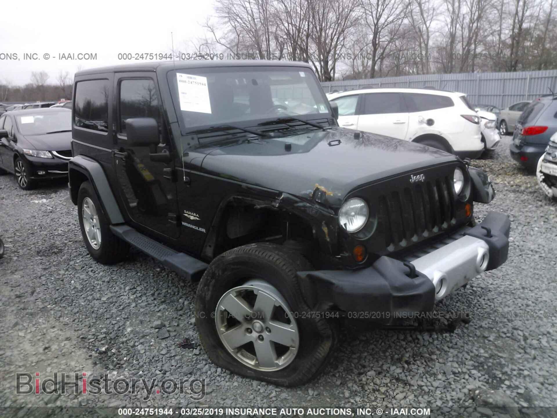 Photo 1J4GA5D18BL633143 - JEEP WRANGLER 2011