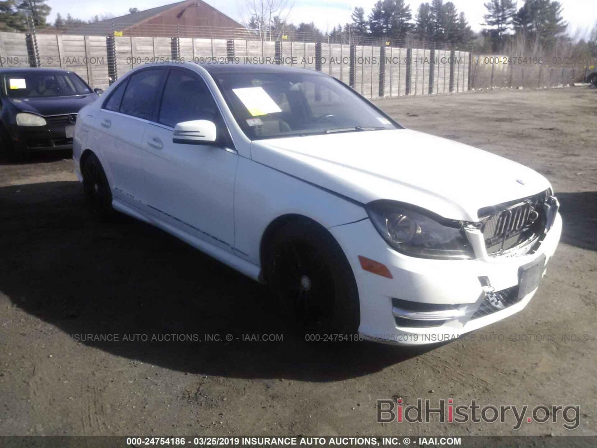 Photo WDDGF8BB9CR209429 - MERCEDES-BENZ C 2012